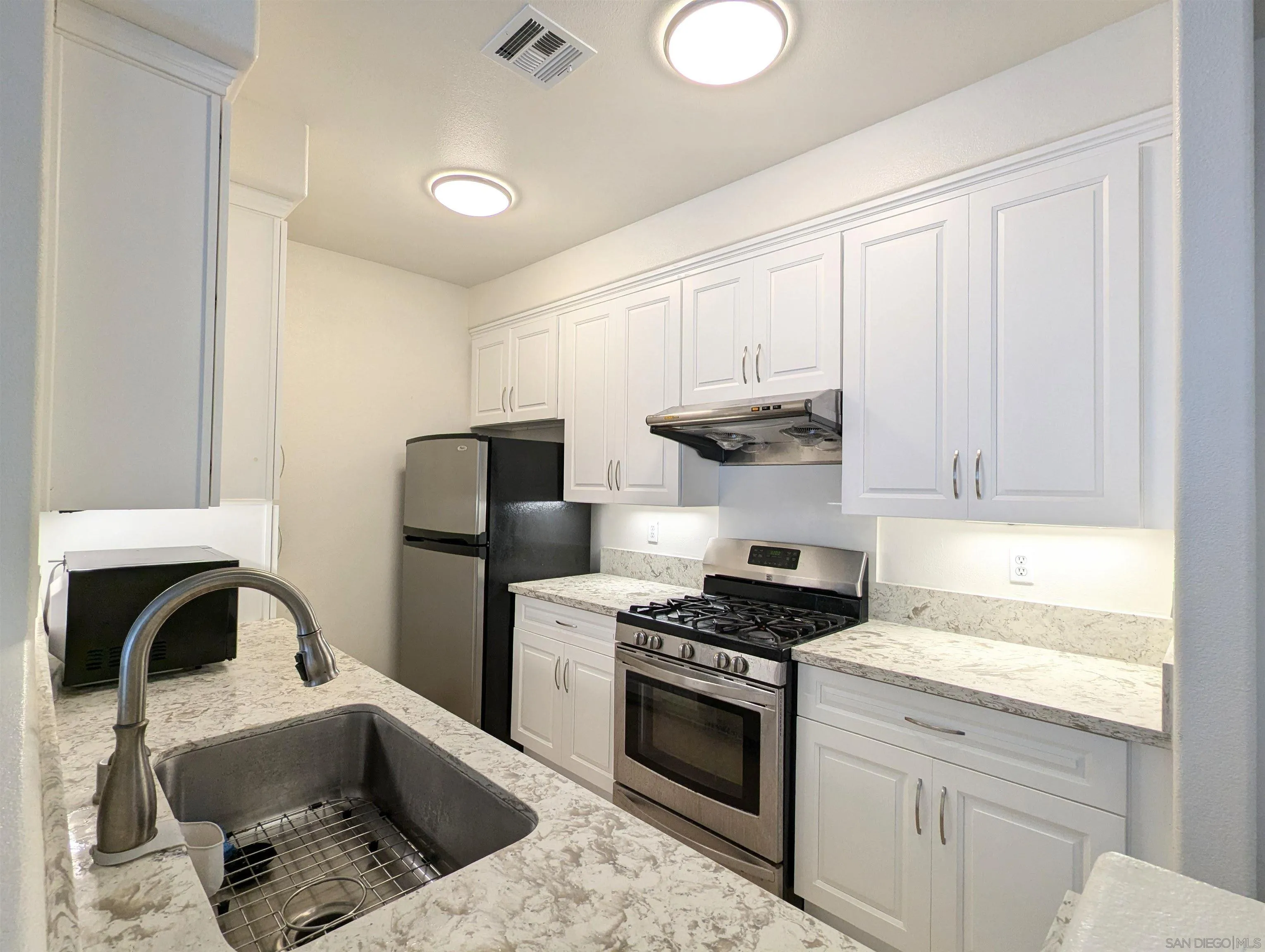 Photo #6: 240025488 Listing 