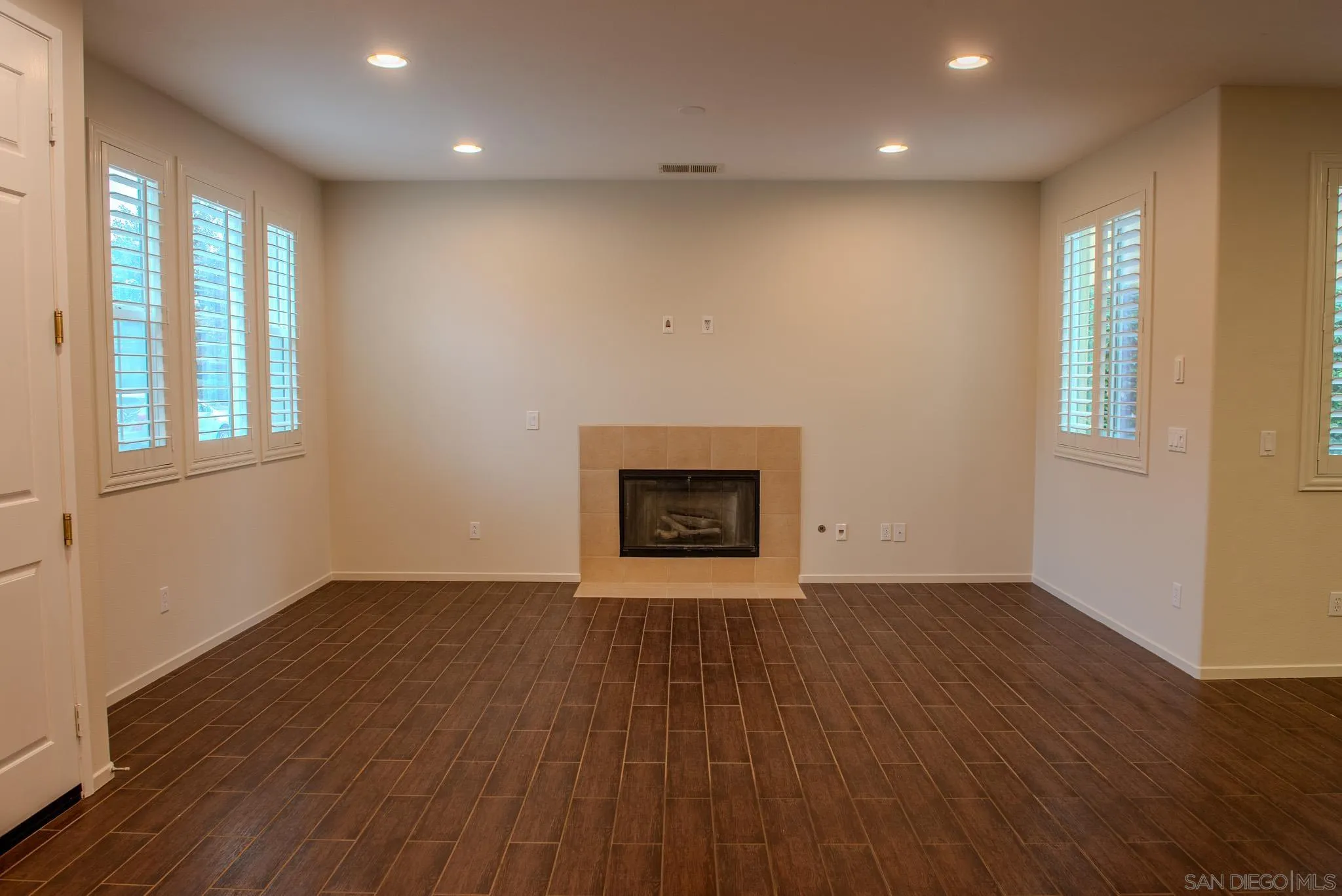 https://cdn.realtyfeed.com/cdn/127/240025558/0227627ff922e3c2e1c778615d022e28.webp