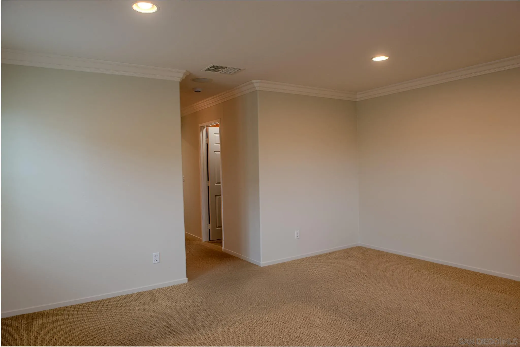 https://cdn.realtyfeed.com/cdn/127/240025558/85eb8824c13579e5c6018bf6005ad508.webp