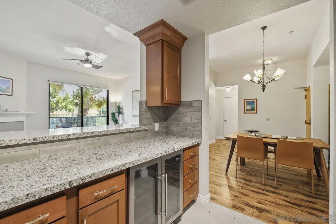 Photo #5: 240025584 Listing 