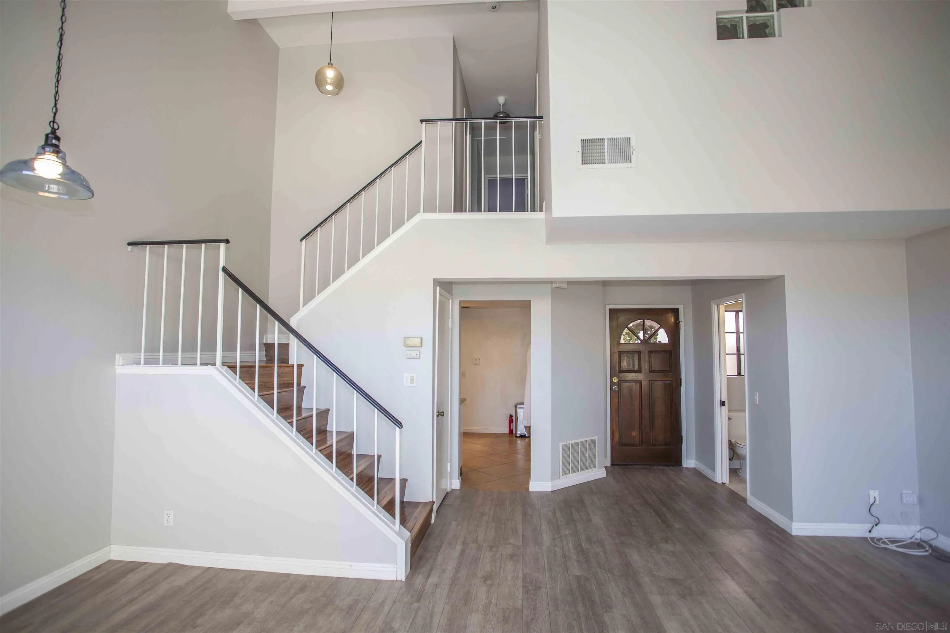 Photo #6: 240025680 Listing 