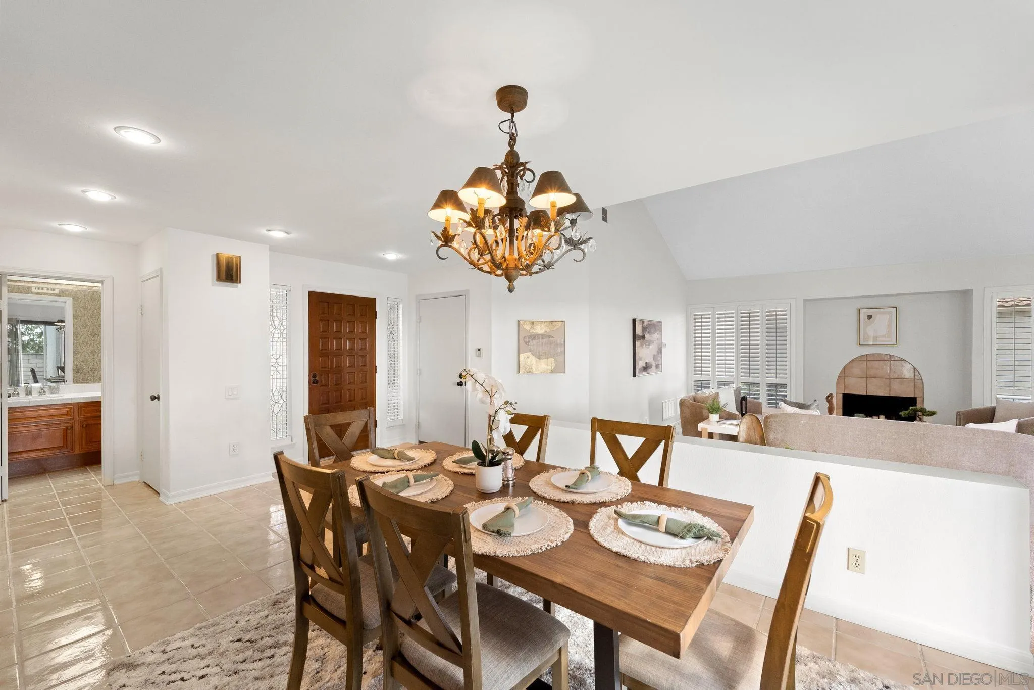 Photo #6: 240025689 Listing 