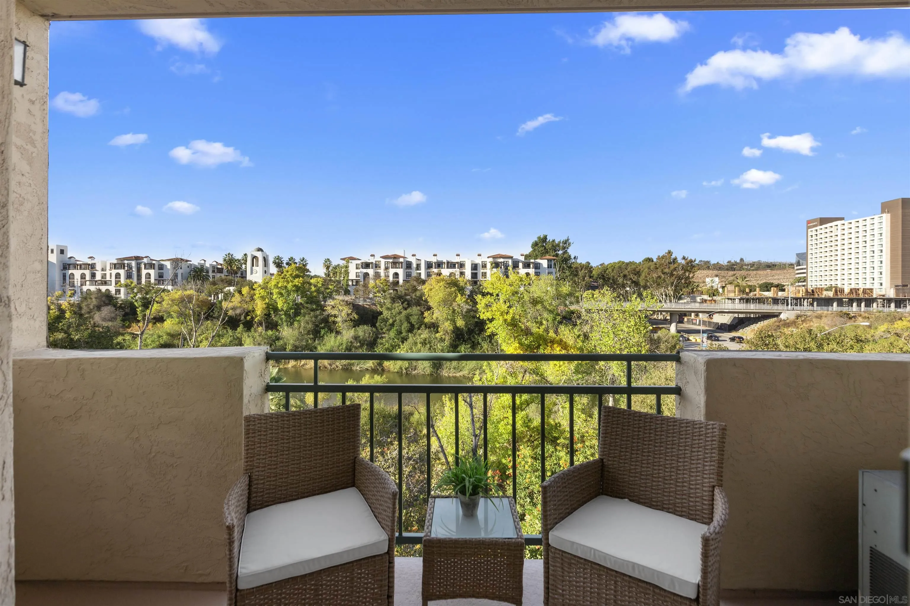 Photo #2: 240026179 Listing 