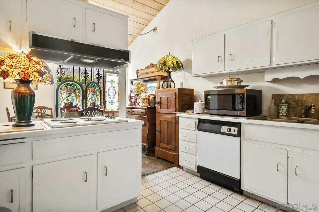 Photo #3: 240026317 Listing 