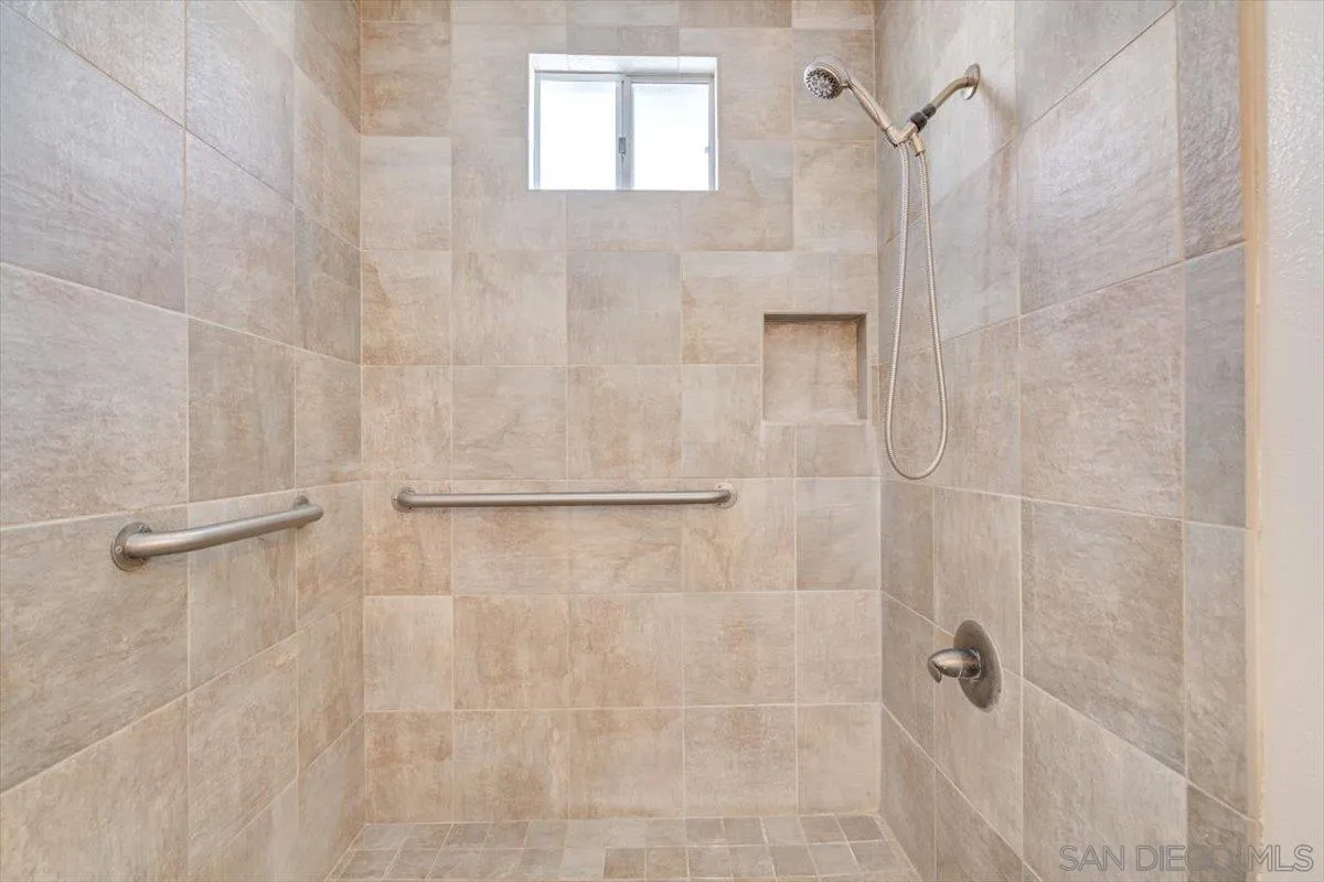 https://cdn.realtyfeed.com/cdn/127/240026446/482c184130d739eda9db9c525629de51.webp
