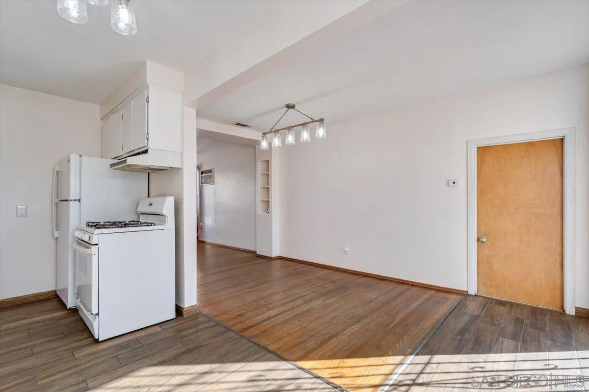 https://cdn.realtyfeed.com/cdn/127/240026446/bc4dcec8374b27ea4d8b7e47c6419161.webp