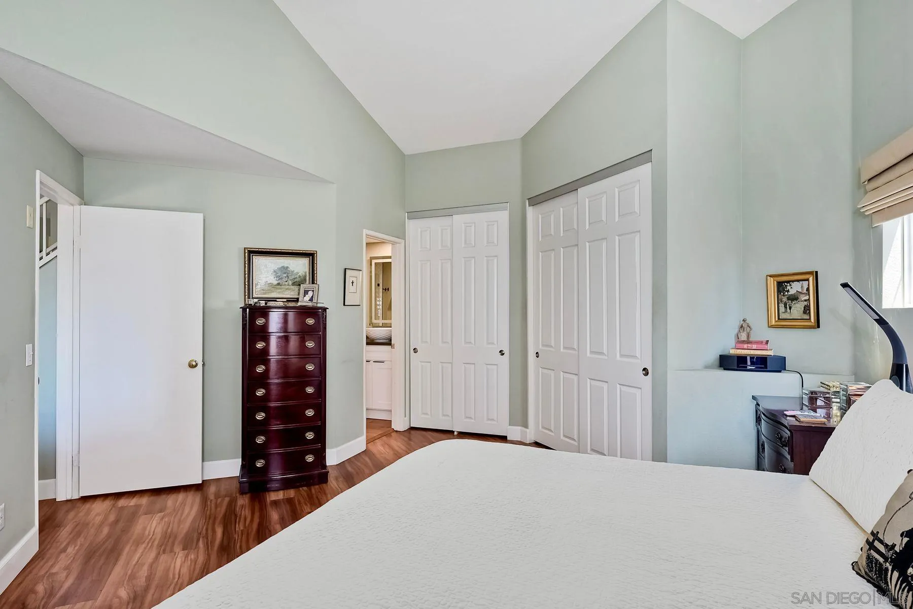 https://cdn.realtyfeed.com/cdn/127/240026682/b30aa5020fe2b1d5876f5b795185445b.webp