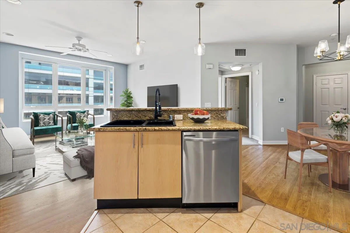 Photo #6: 240026884 Listing 