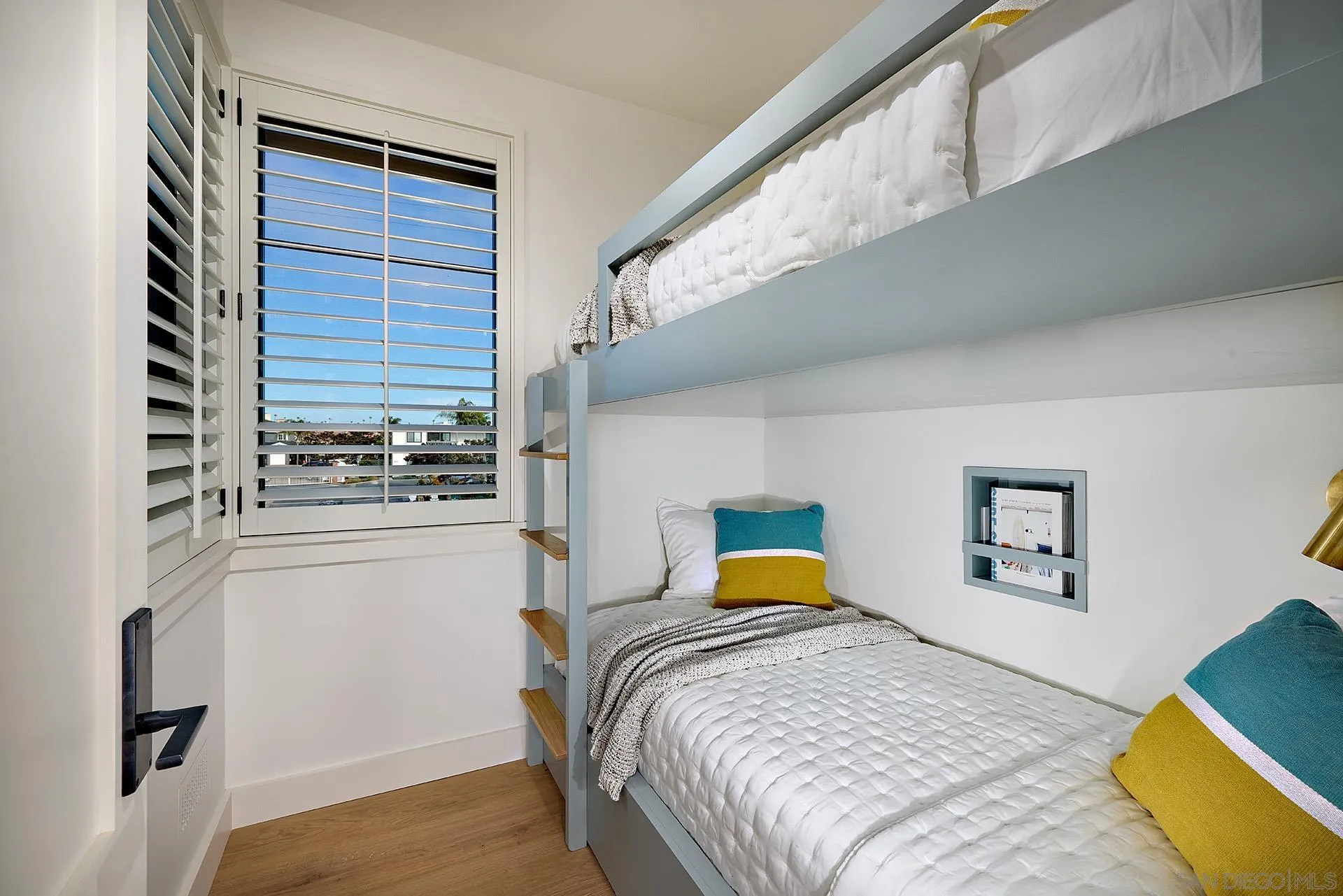 https://cdn.realtyfeed.com/cdn/127/240026886/ad5af927b747c9fcb963a13450181b75.webp