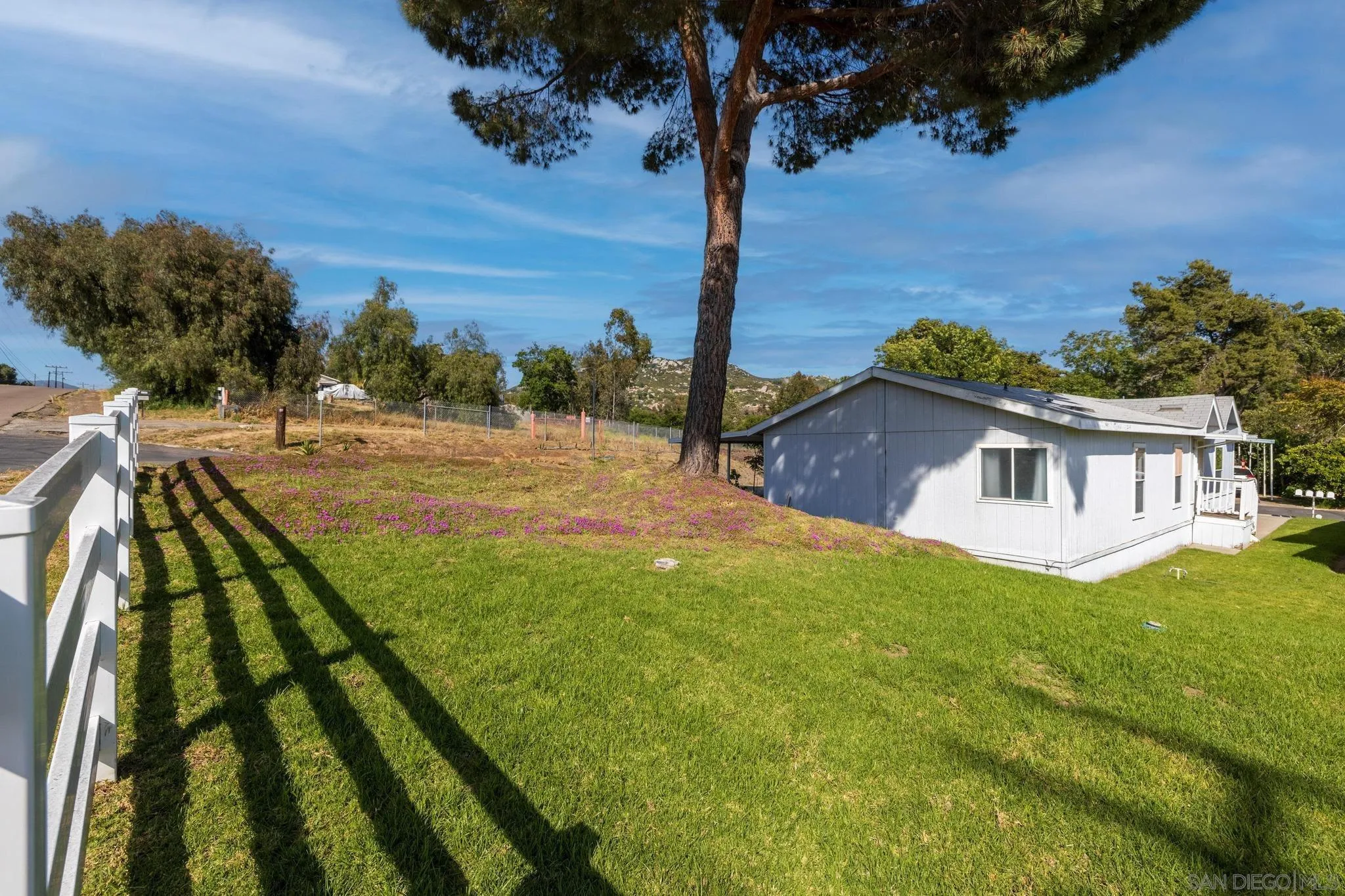 https://cdn.realtyfeed.com/cdn/127/240026910/db5da9531774e0fa38b4b94abef75c9b.webp