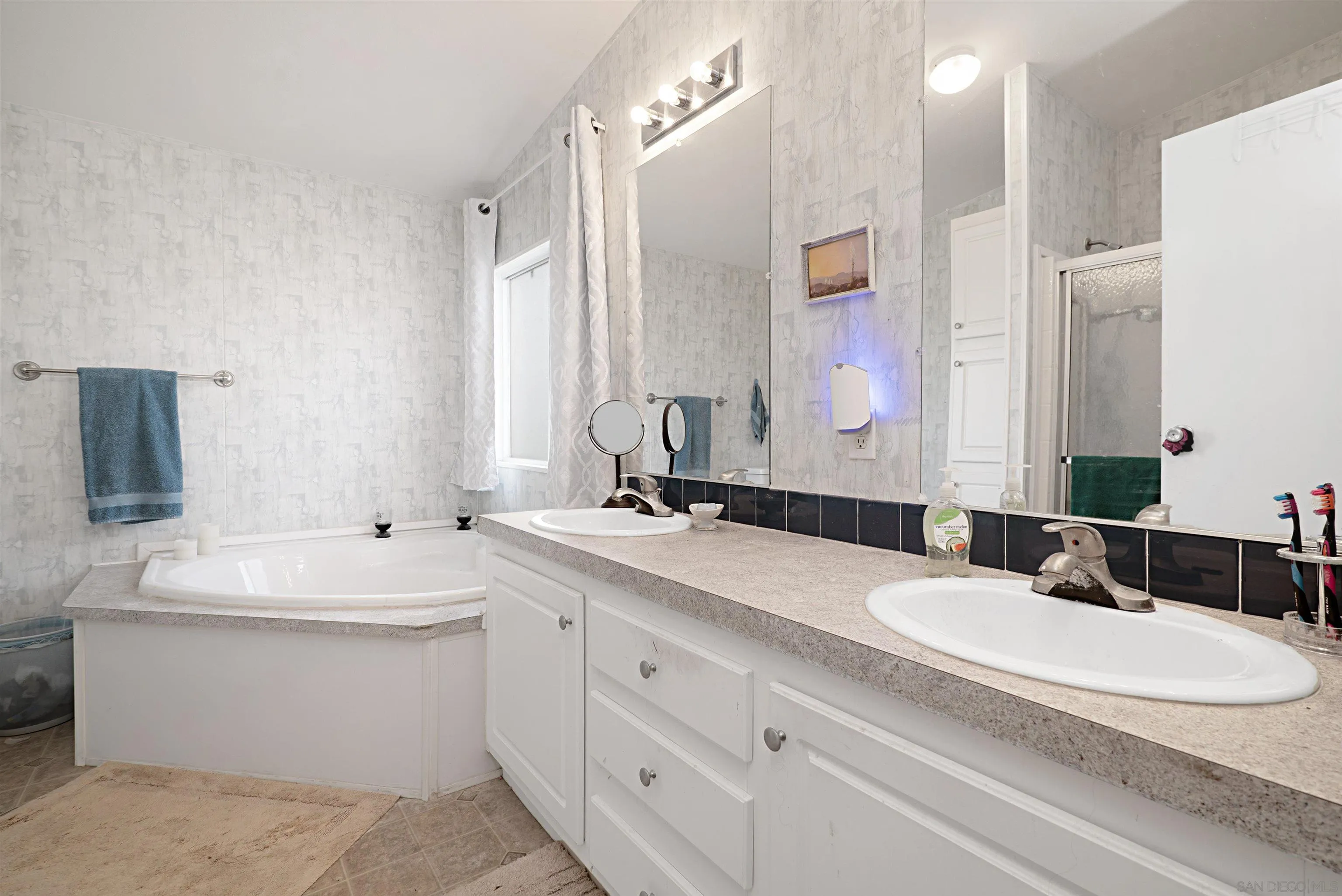 https://cdn.realtyfeed.com/cdn/127/240026910/ff7c2a36f5a7c002b4e90a93c7ca4719.webp