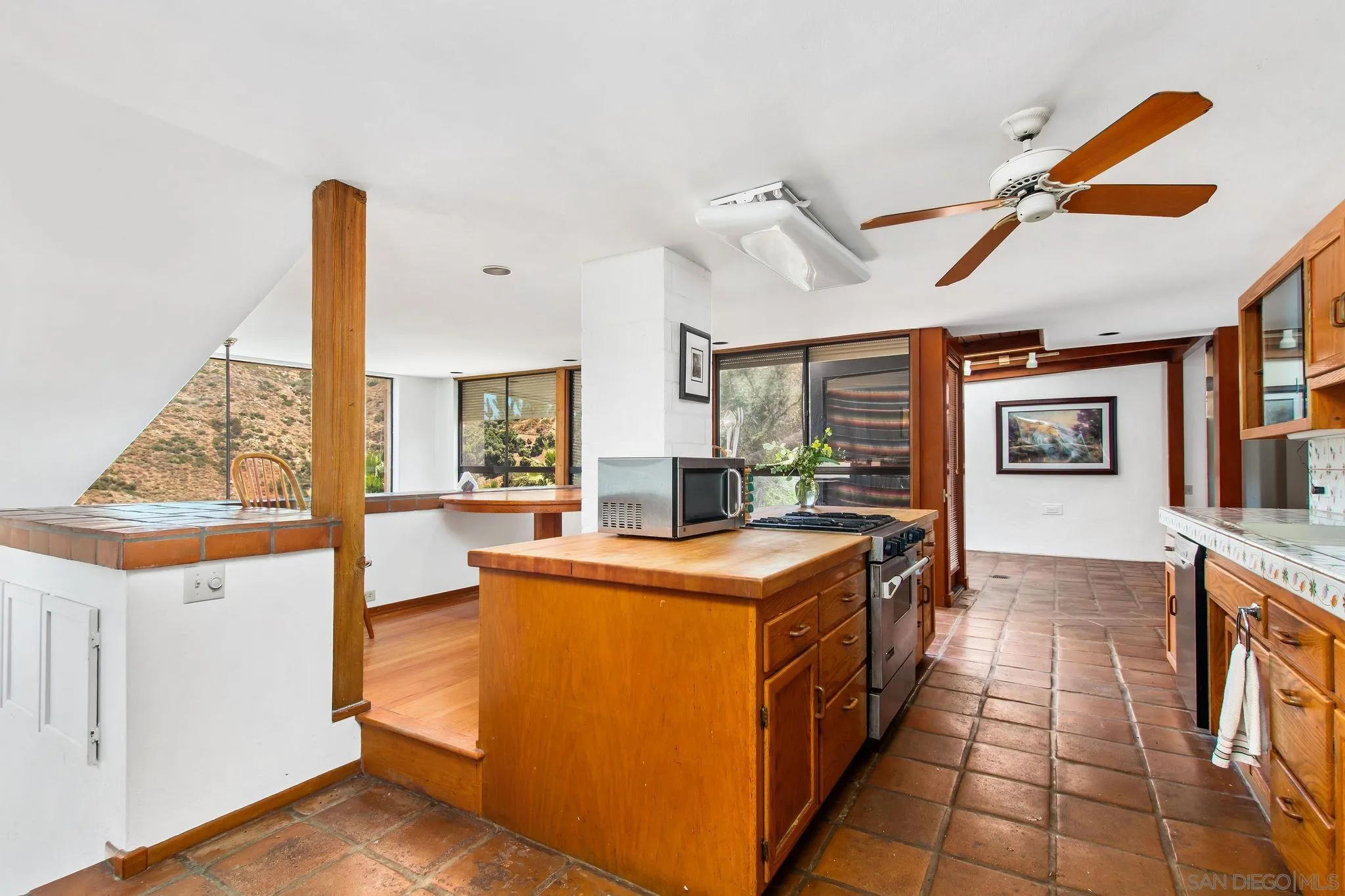 https://cdn.realtyfeed.com/cdn/127/240026943/4f274aafe1df6db3e2bfcc8f16bac7e8.webp