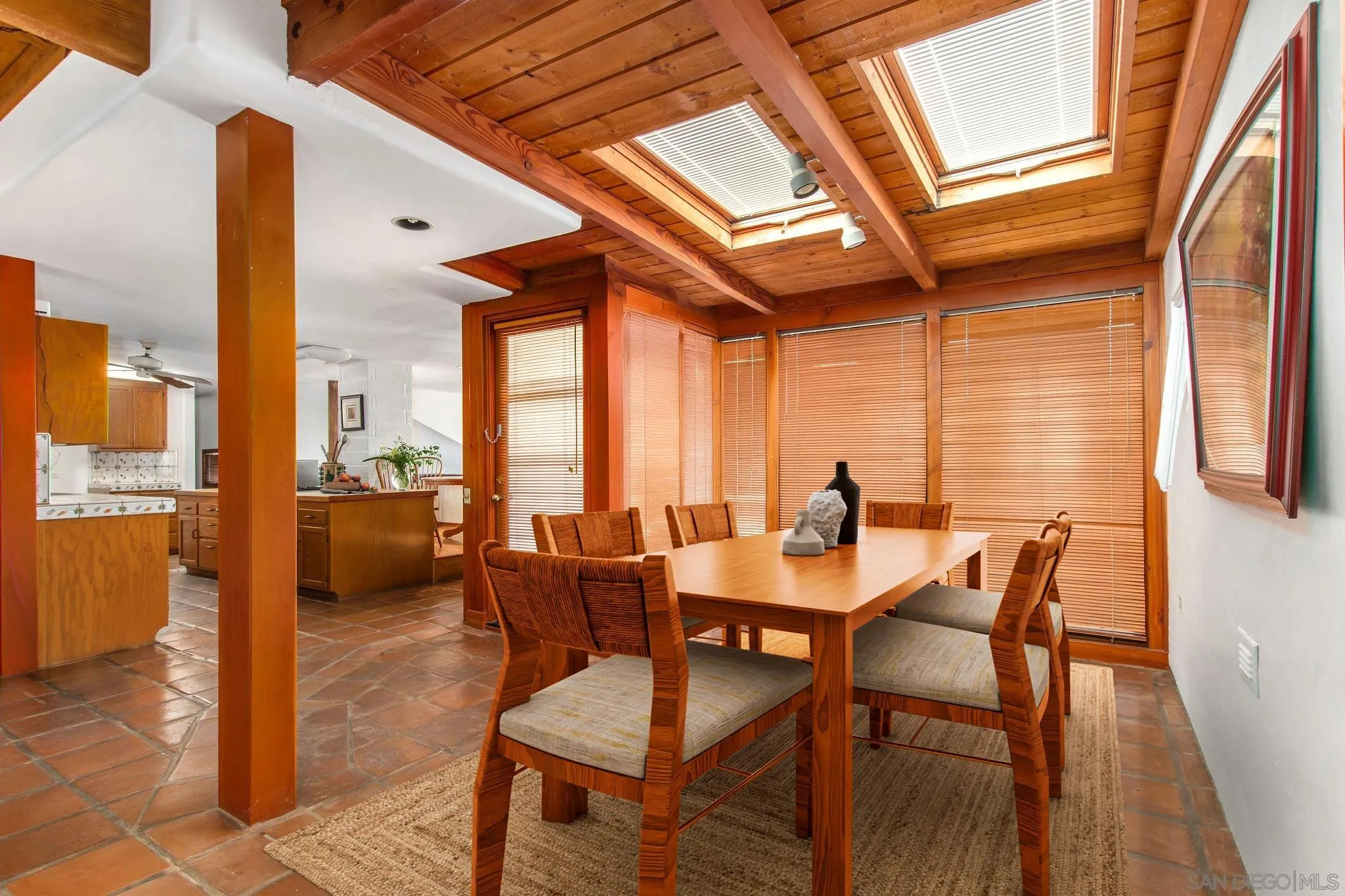 https://cdn.realtyfeed.com/cdn/127/240026943/80d11edf49c5eb49be806ae8932a5524.webp