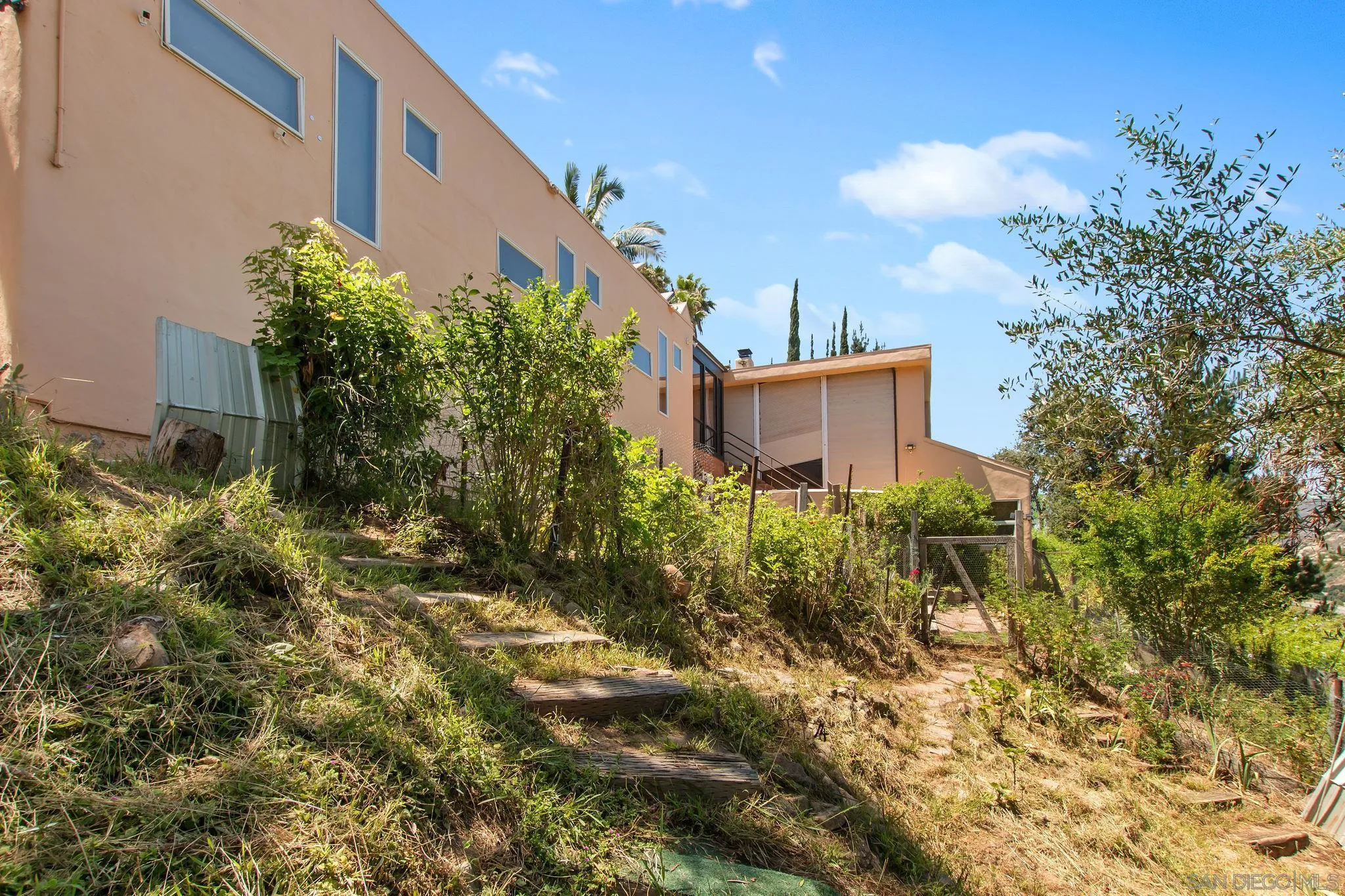 https://cdn.realtyfeed.com/cdn/127/240026943/83e9b69f5dd42651868c2d8ab47e6d12.webp