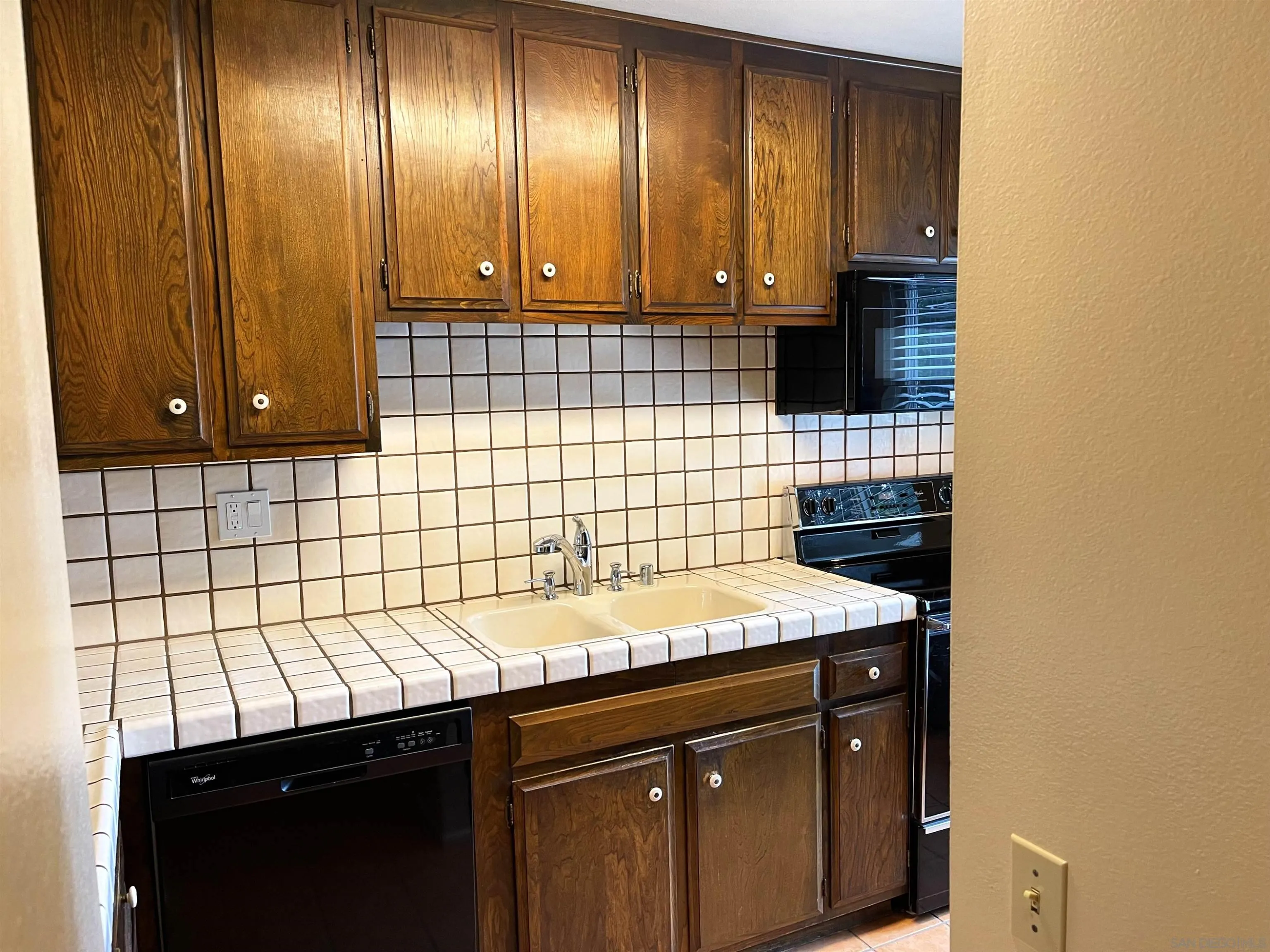 Photo #3: 240027103 Listing 