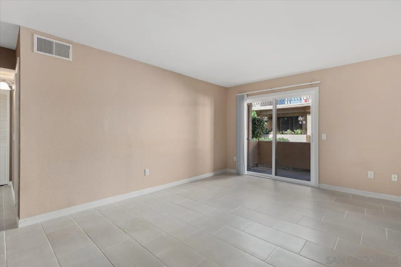 Photo #3: 240027272 Listing 