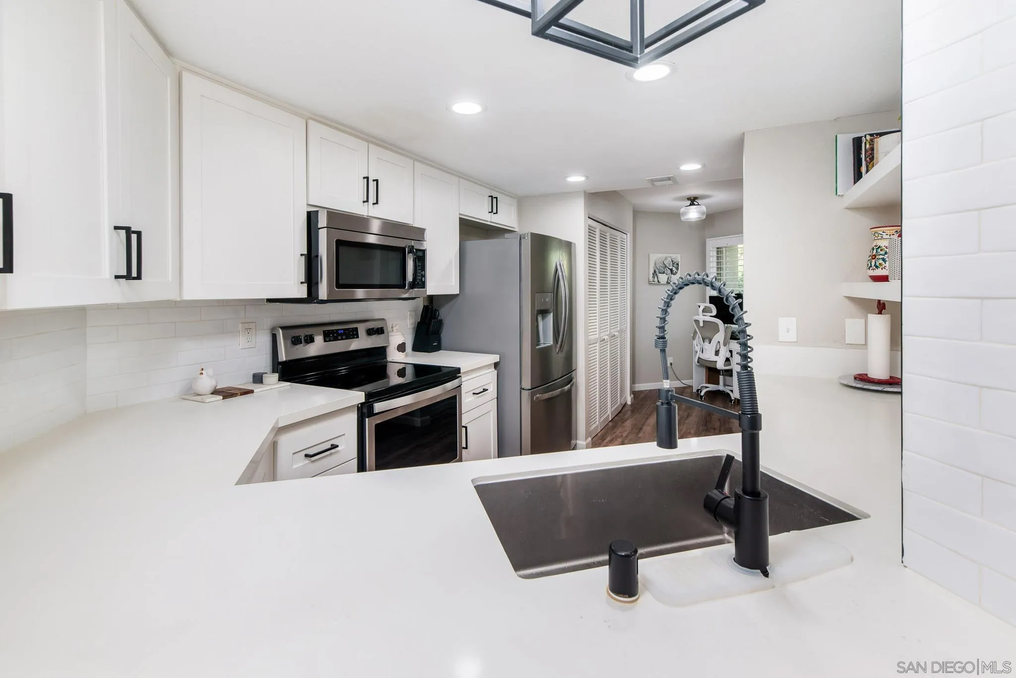 Photo #5: 240027307 Listing 