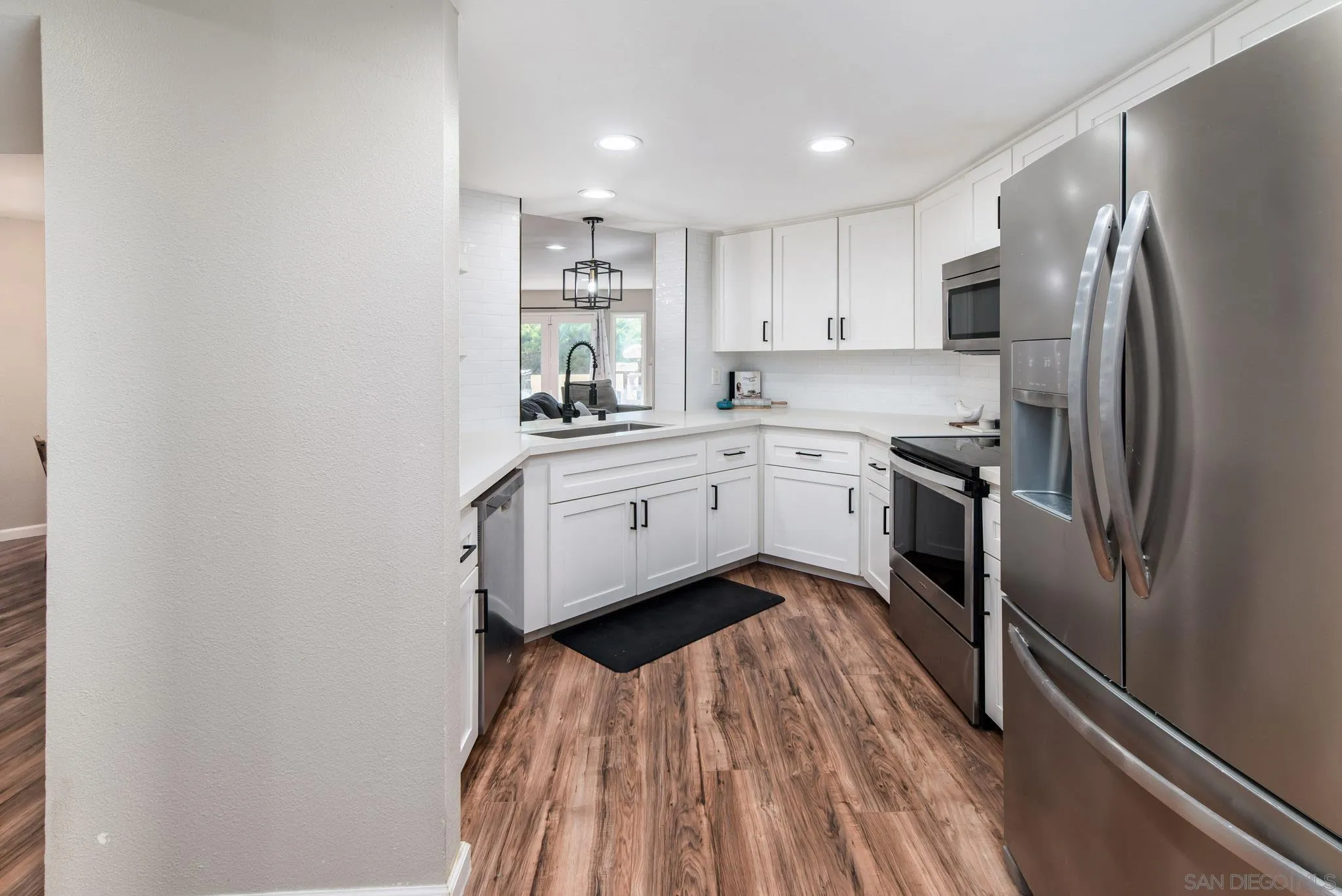 Photo #3: 240027307 Listing 