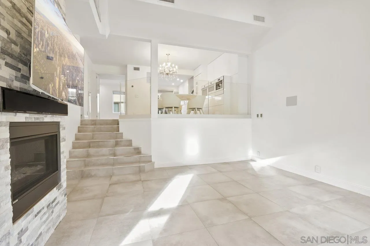 Photo #4: 240027463 Listing 