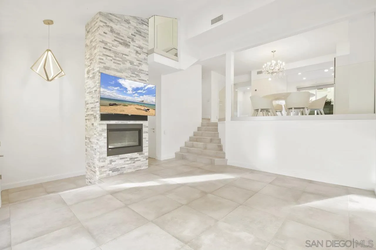 Photo #5: 240027463 Listing 