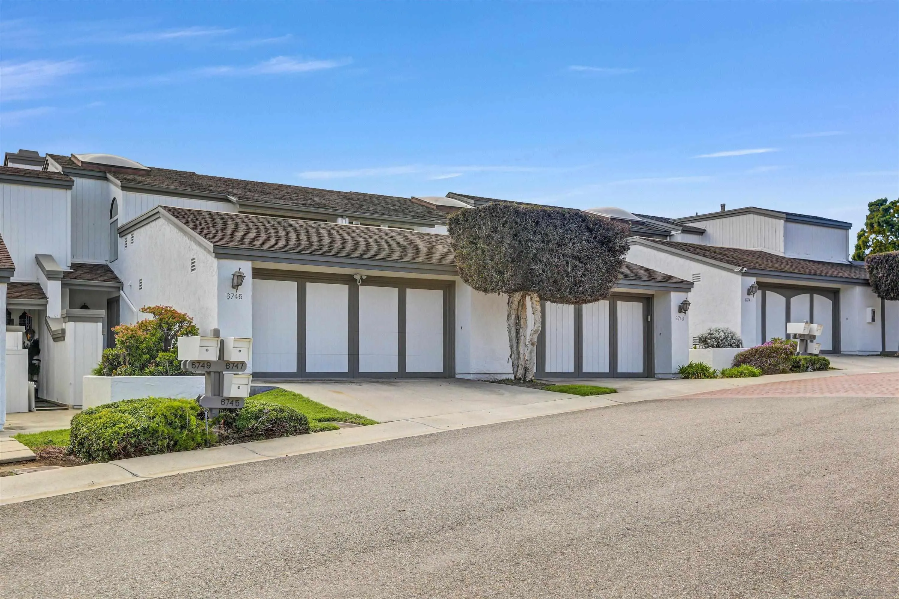 Photo #2: 240027666 Listing 