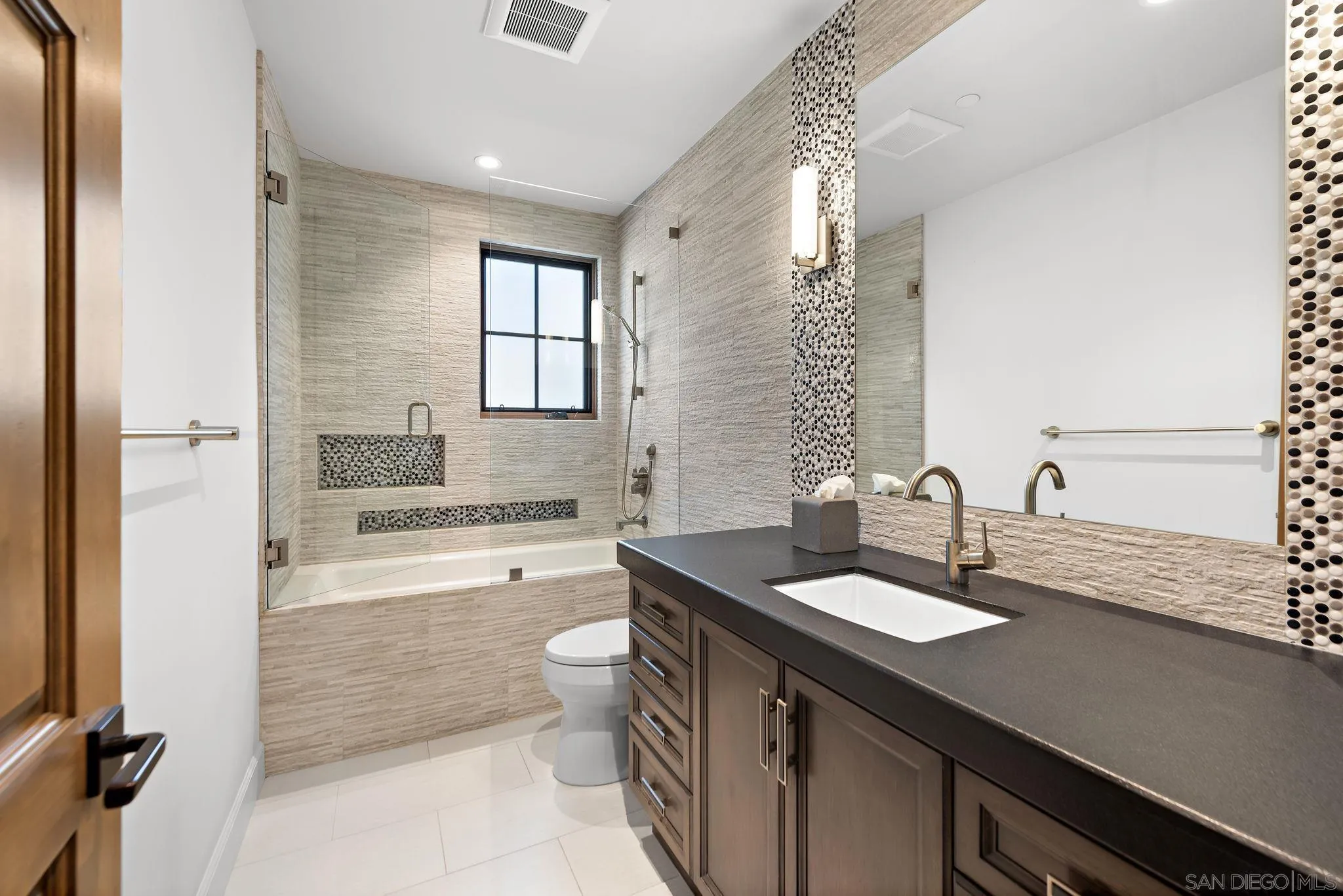 https://cdn.realtyfeed.com/cdn/127/240027691/18db07e04bdf895acb46478c0c635226.webp