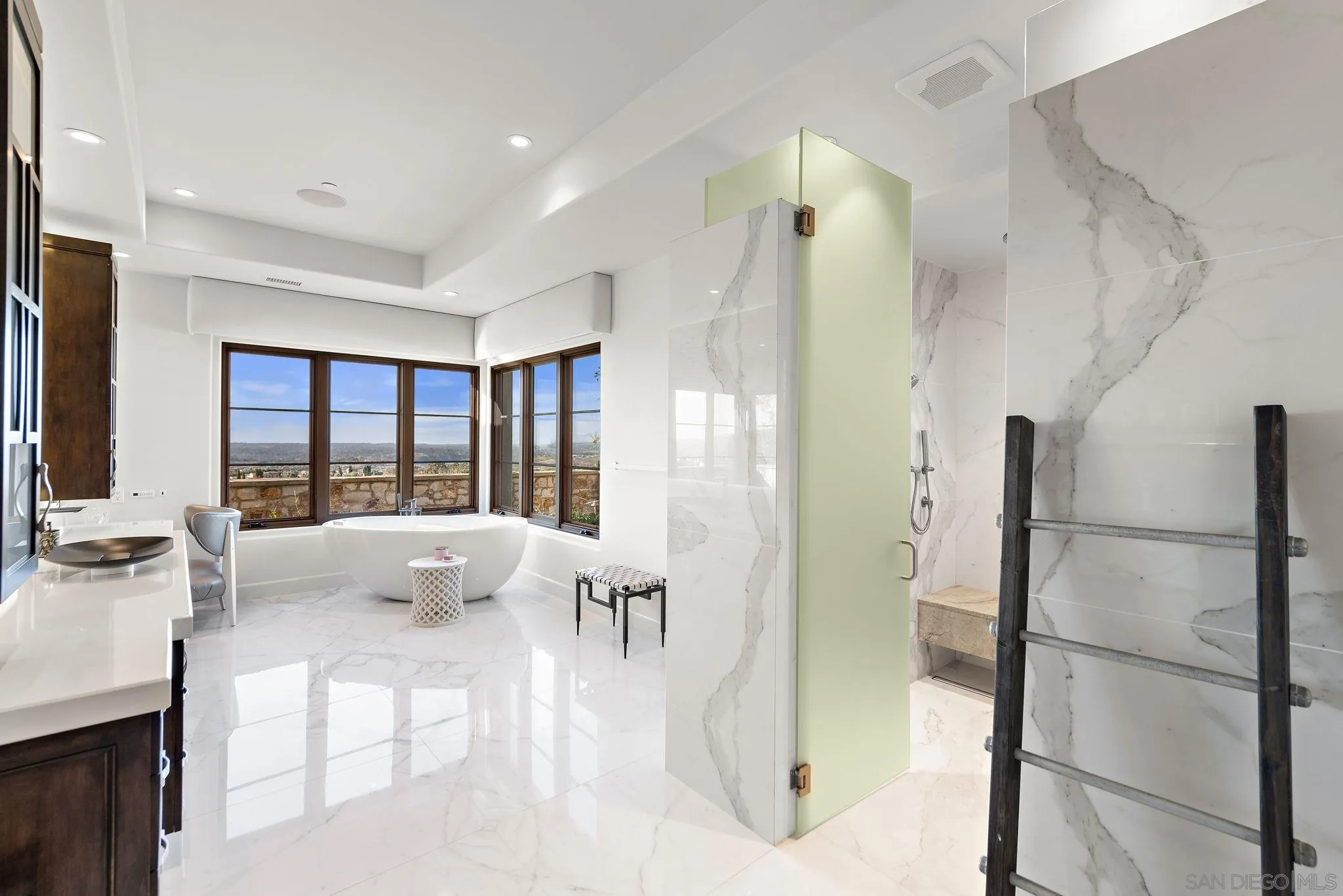 https://cdn.realtyfeed.com/cdn/127/240027691/2aea403f2b2cadf152edab253c5ce8a1.webp