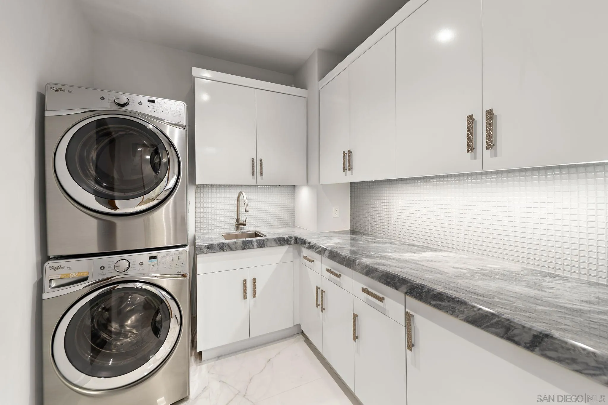 https://cdn.realtyfeed.com/cdn/127/240027691/ca018433a2143b324d833bc143ff8ce7.webp