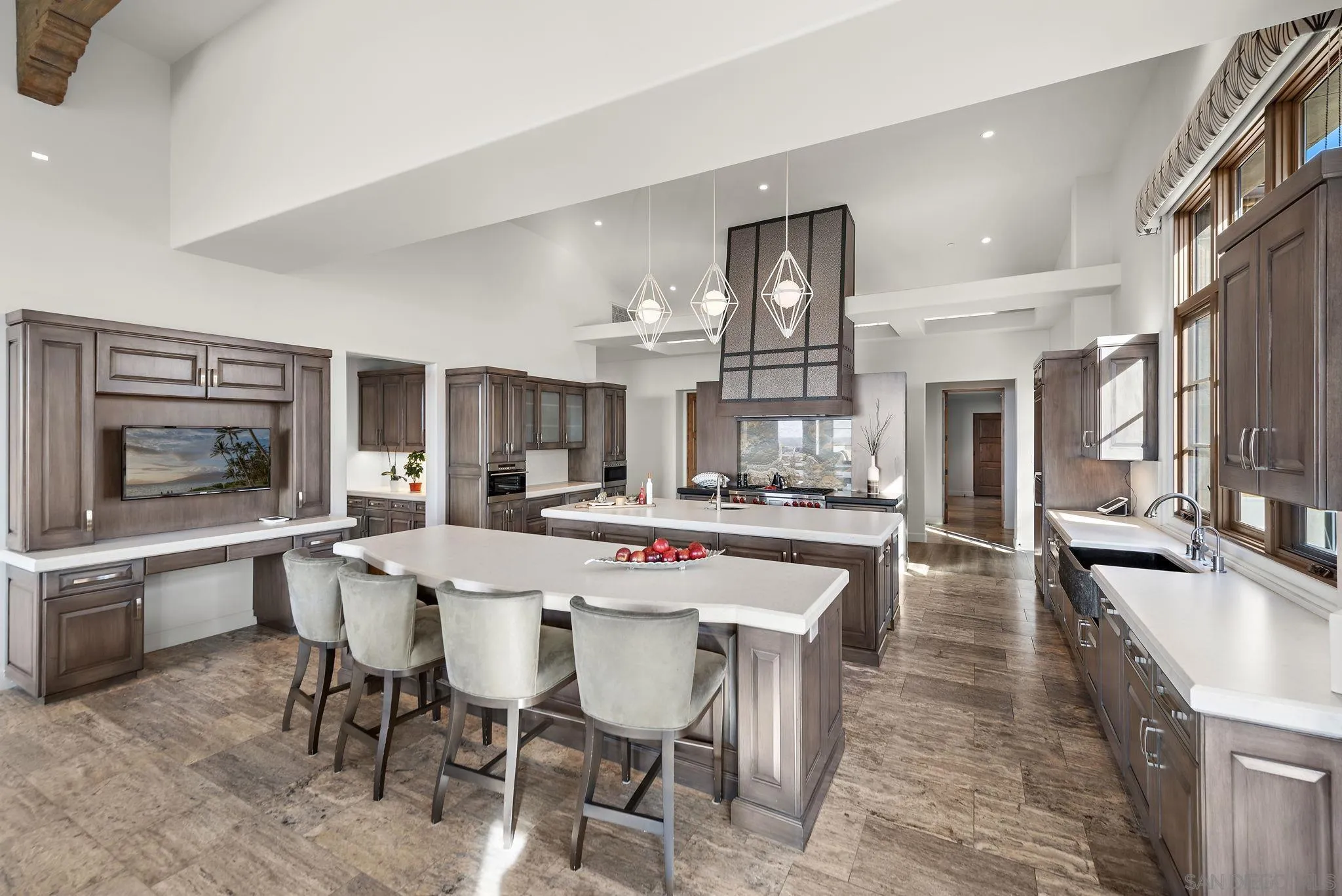 https://cdn.realtyfeed.com/cdn/127/240027691/d71934173db8fb03da6a4c5586031e71.webp