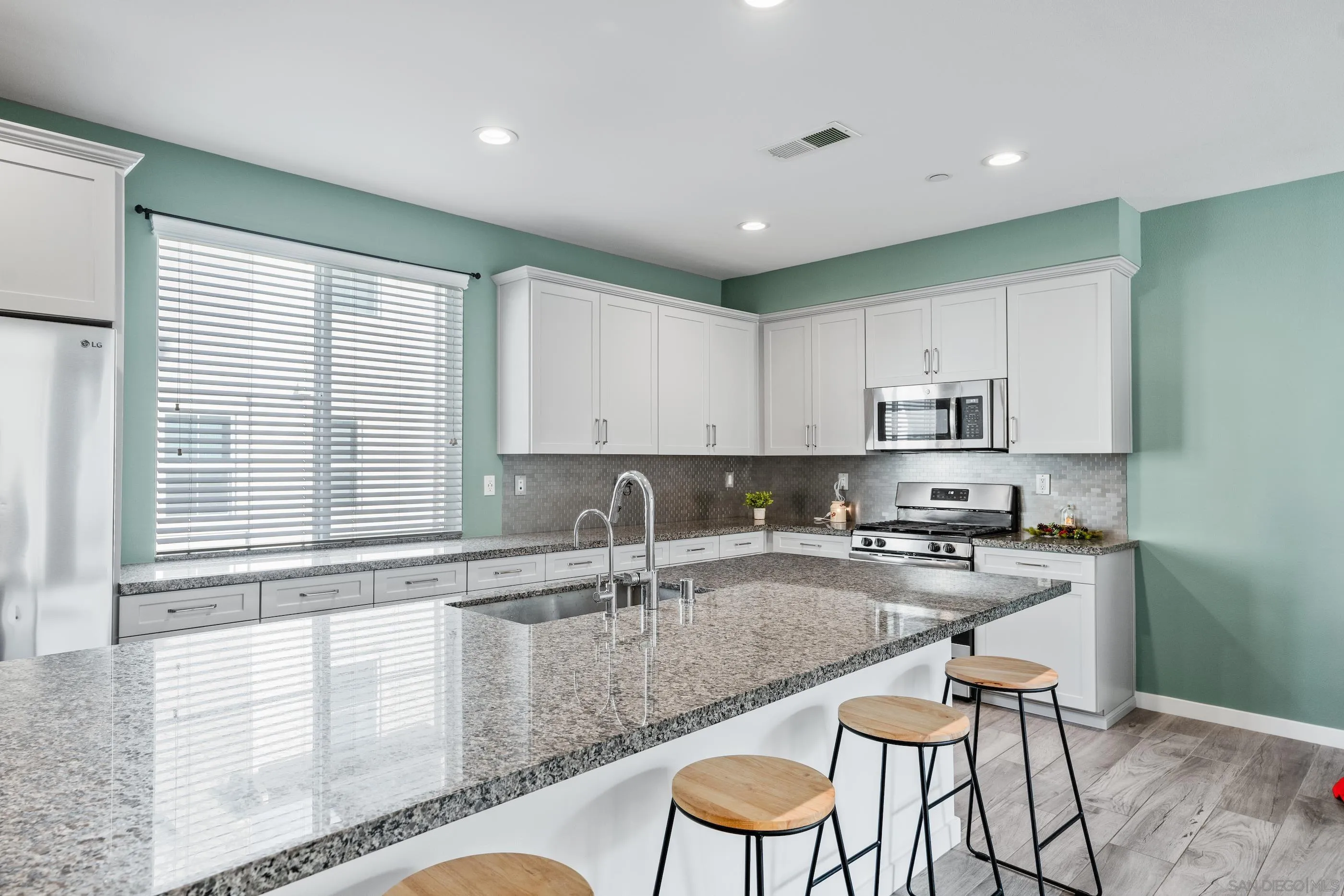 Photo #6: 240027736 Listing 