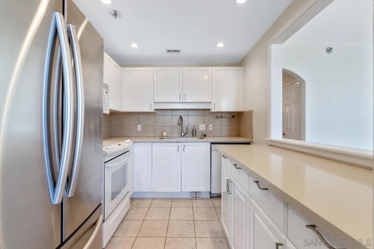 Photo #3: 240027937 Listing 