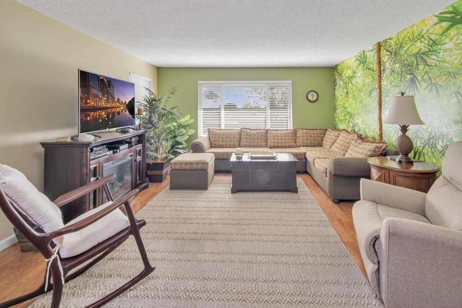Photo #3: 240028006 Listing 