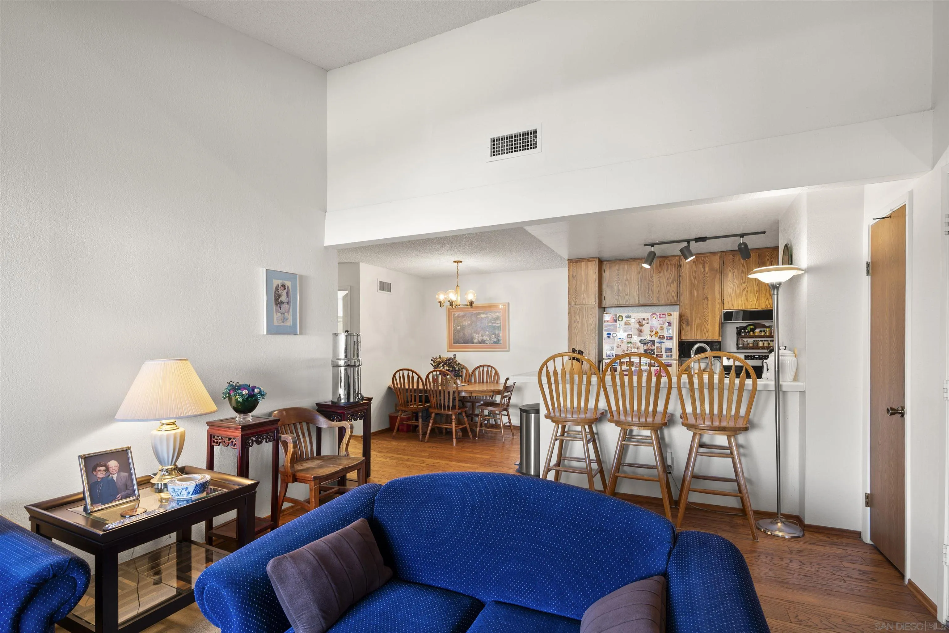 Photo #2: 240028314 Listing 
