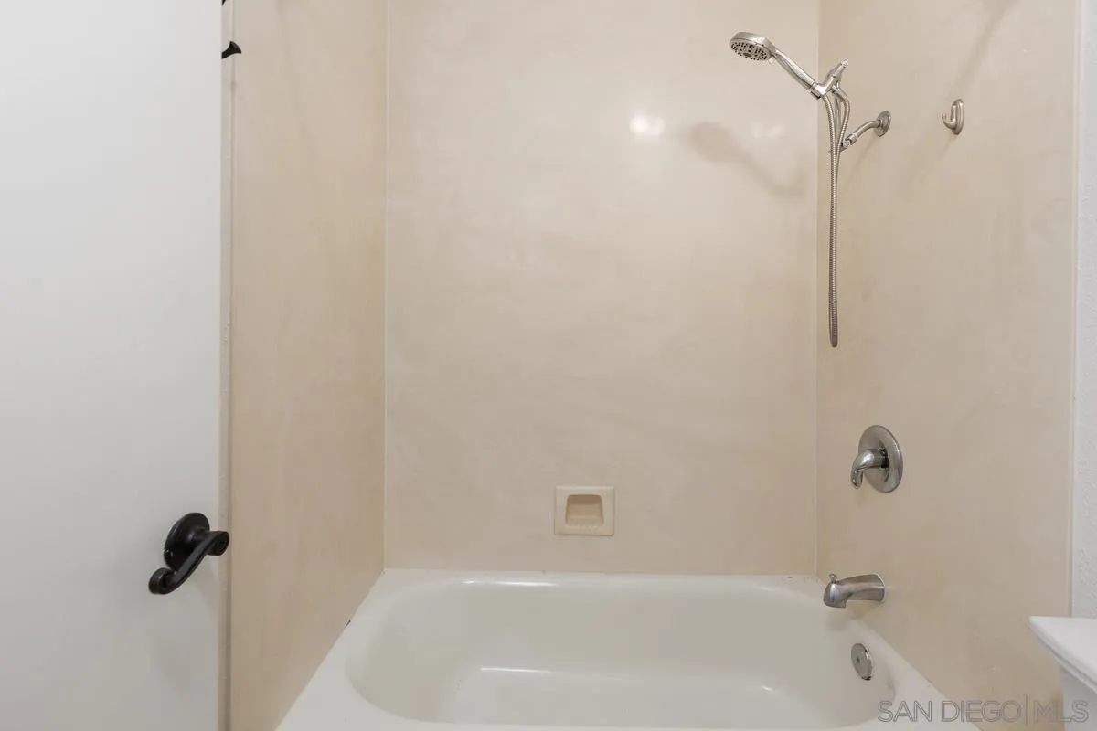 Photo #16: 240028393 Listing: Photo #16