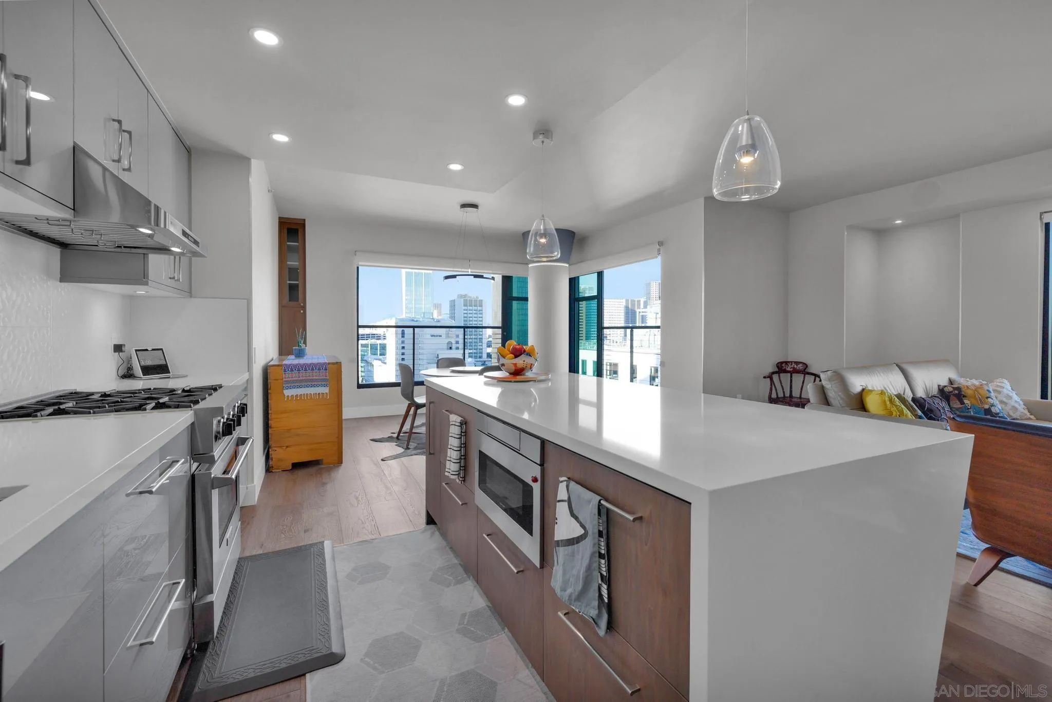 Photo #2: 240028907 Listing 