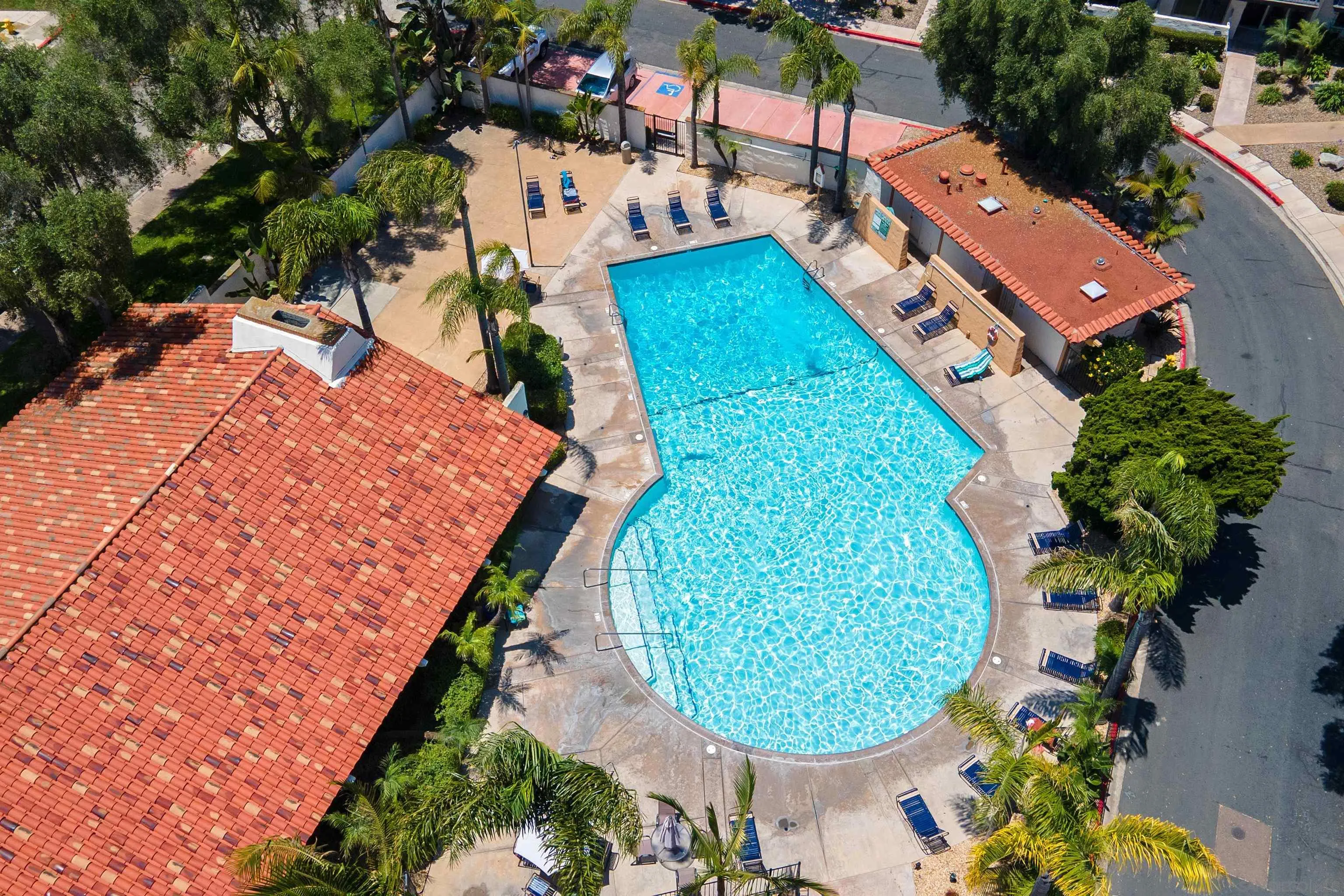 Photo #2: 240028984 Listing 