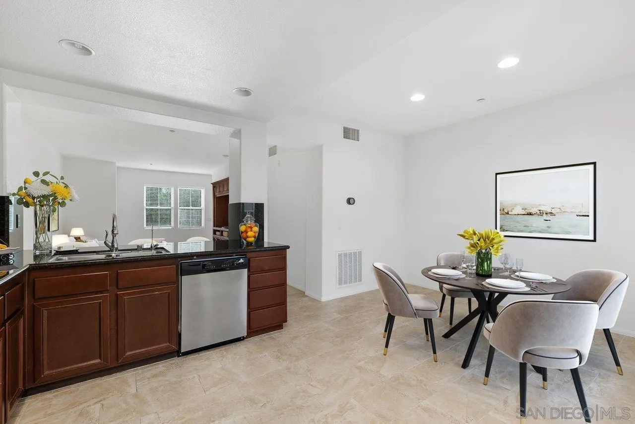 Photo #6: 240028985 Listing 