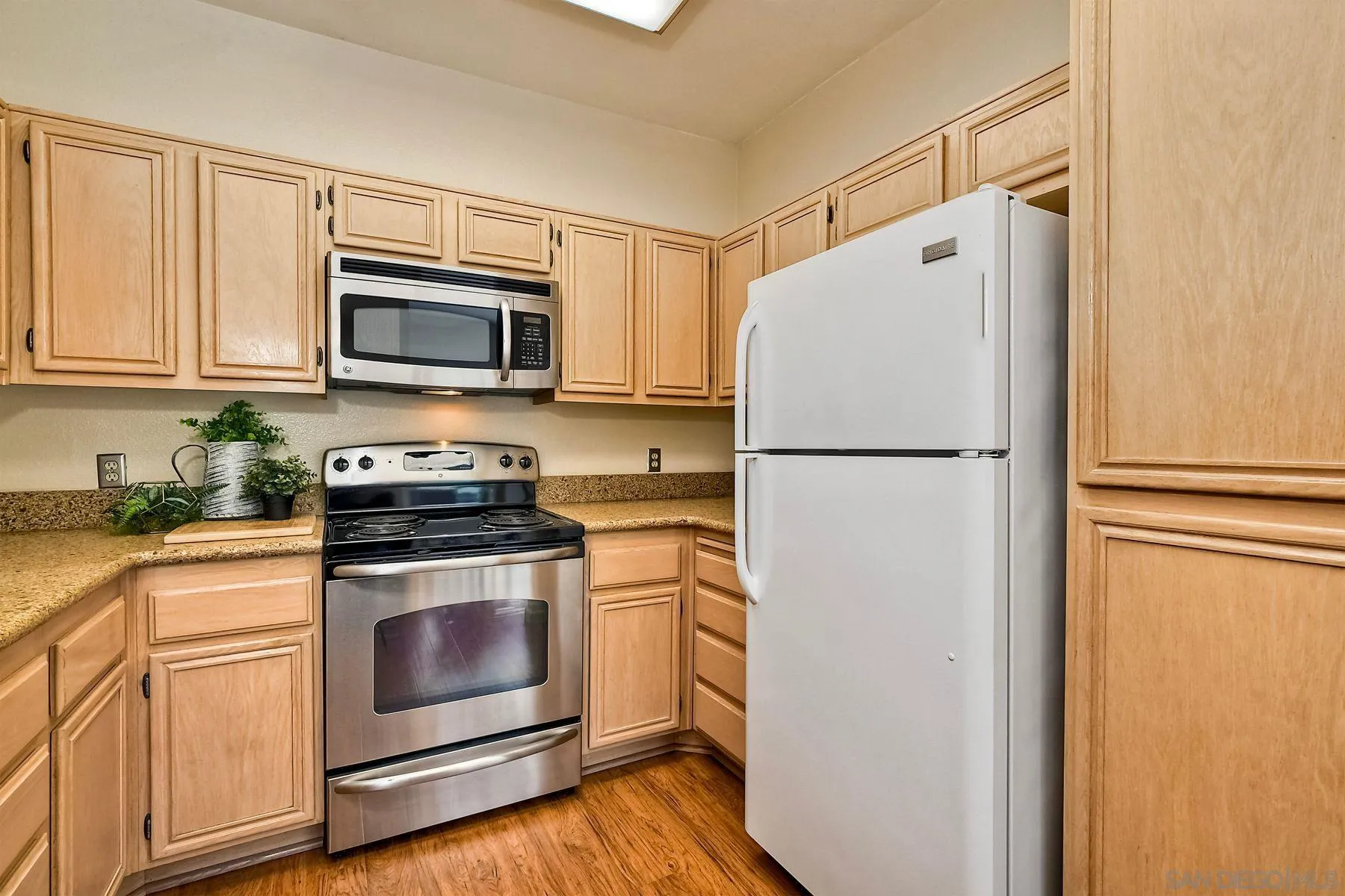 https://cdn.realtyfeed.com/cdn/127/240028994/cb986a22de27d5bae5fa1b6703620d09.webp