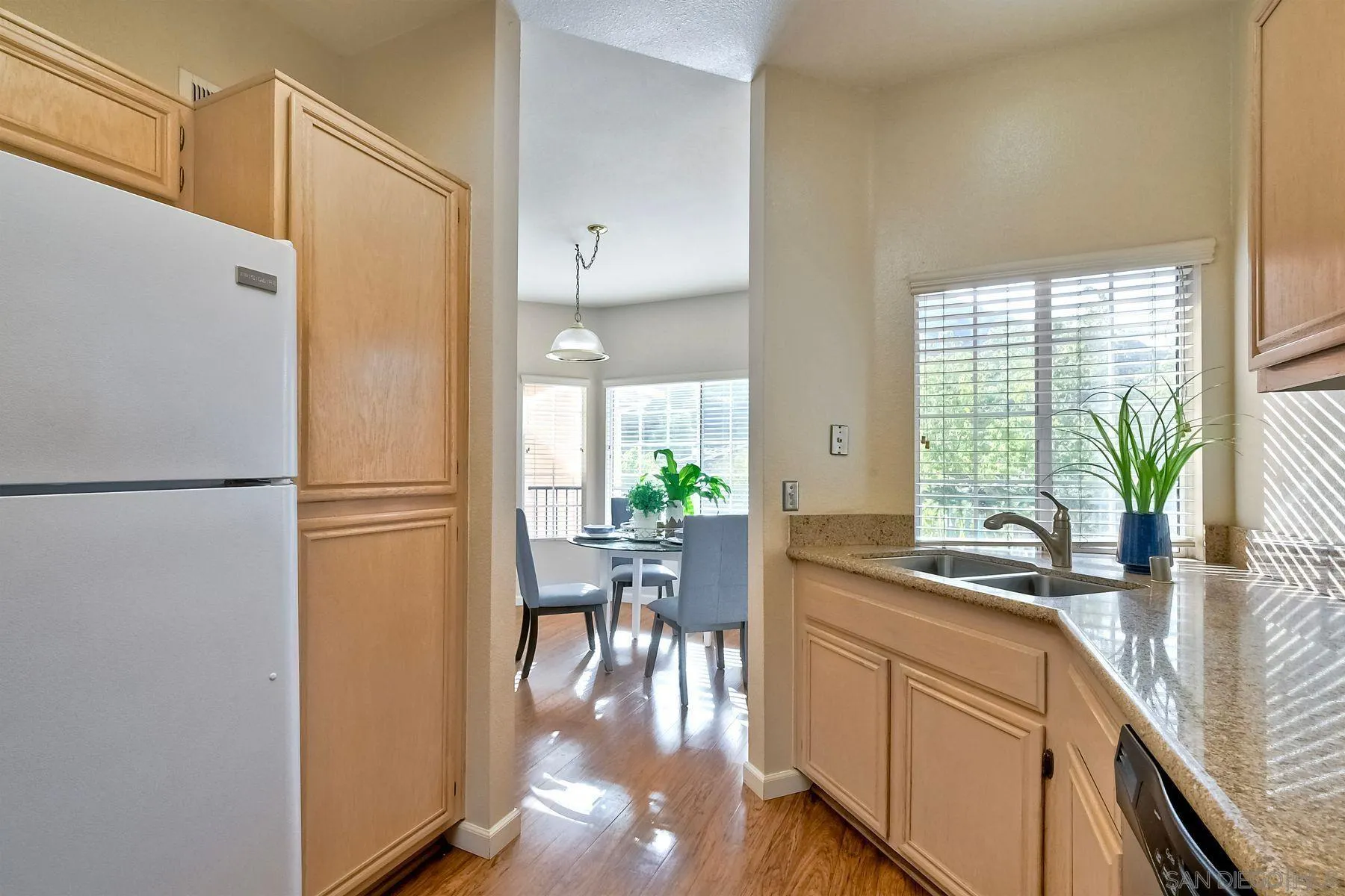 https://cdn.realtyfeed.com/cdn/127/240028994/e8f3ec80d86536f0bf984f84bd0150b5.webp