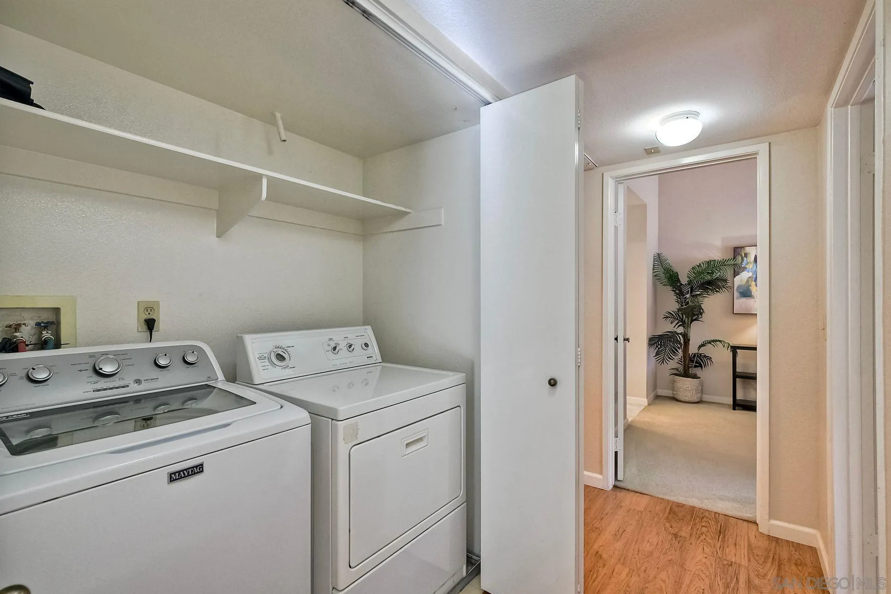 https://cdn.realtyfeed.com/cdn/127/240028994/ec0bbc5f4c8100383eb150afca8f94f1.webp