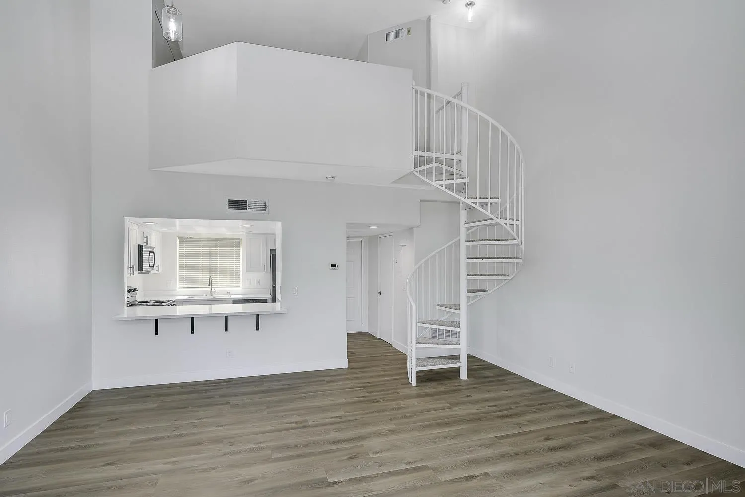 Photo #6: 240028997 Listing 