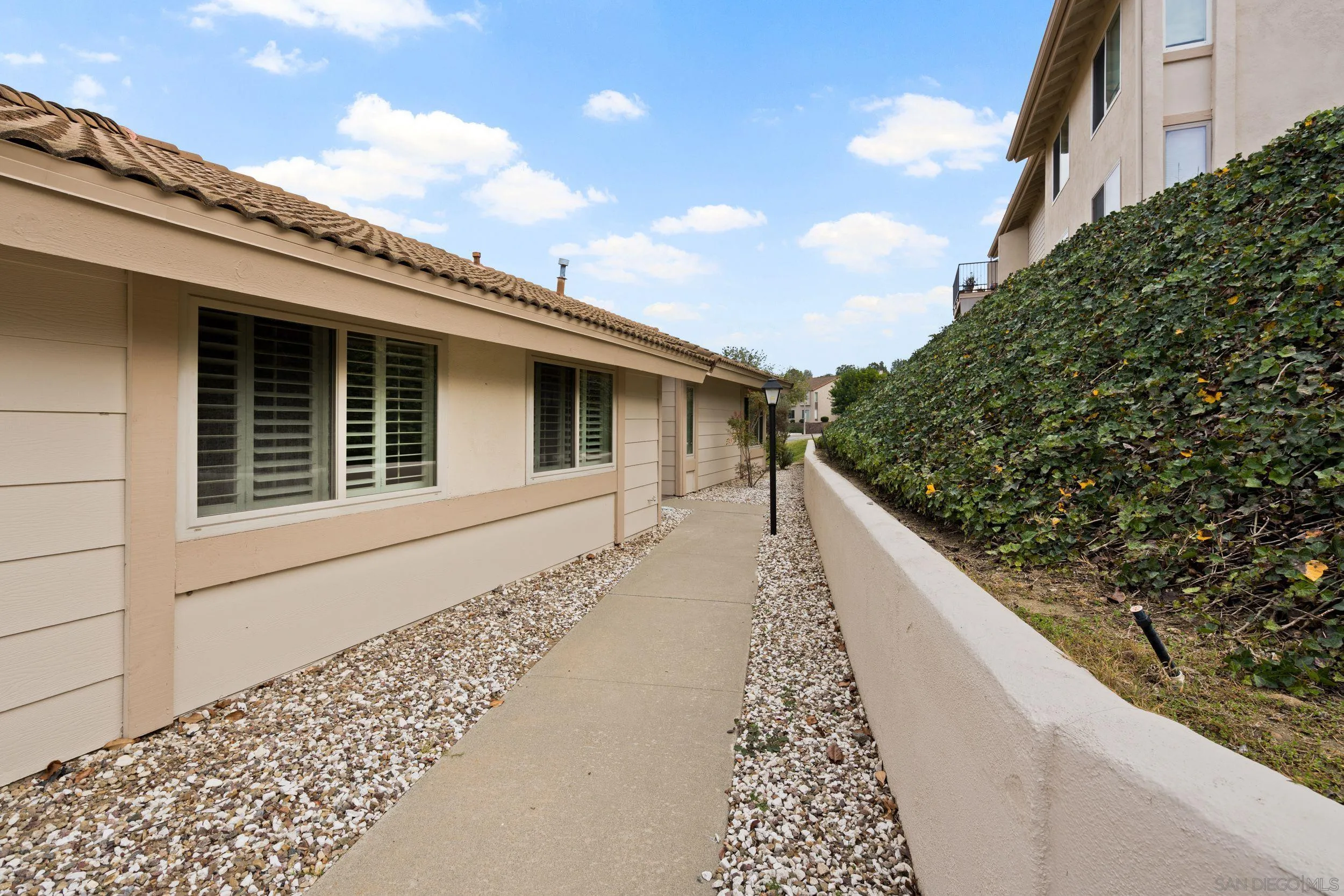 Photo #2: 240029019 Listing 