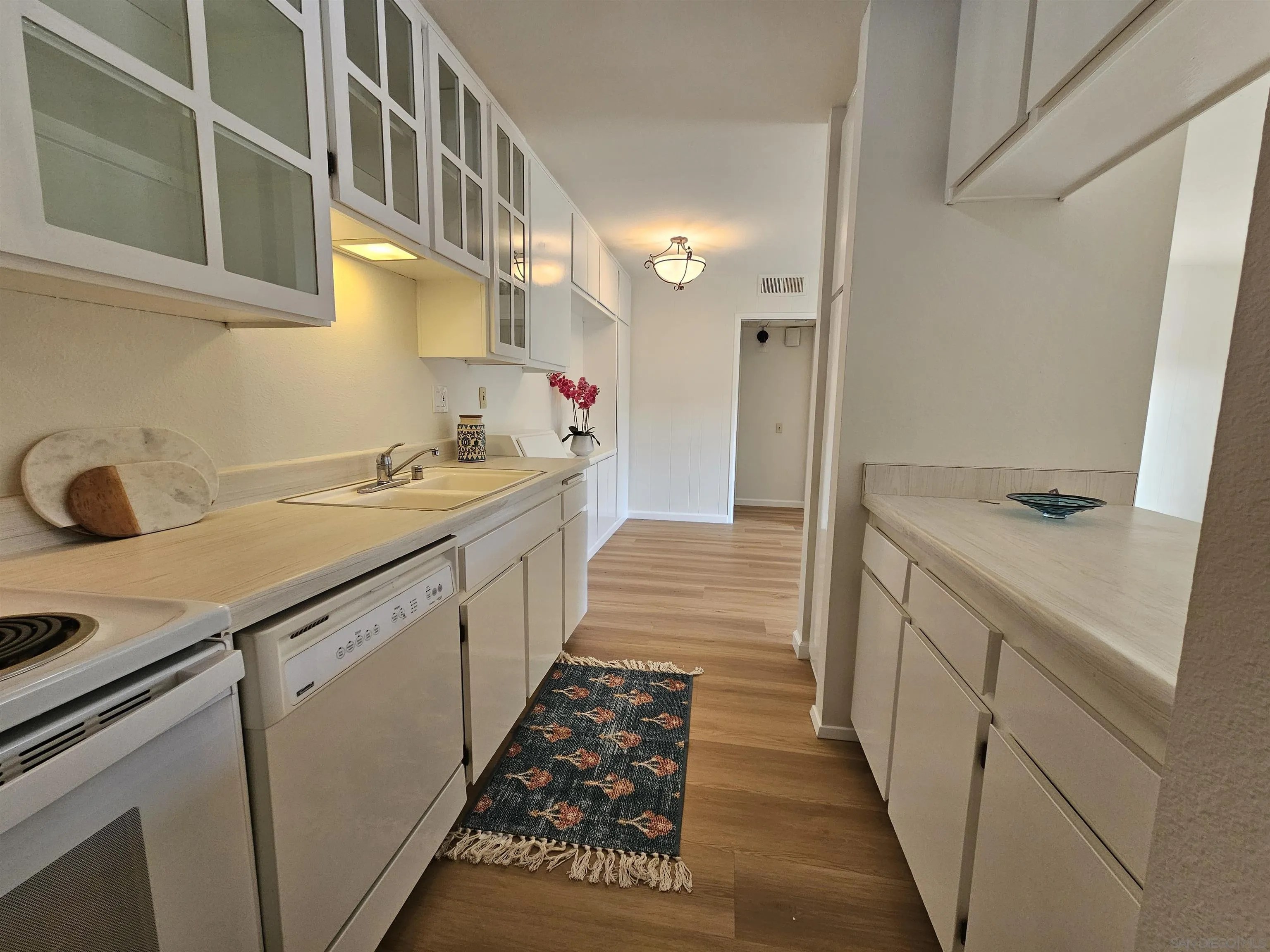 Photo #2: 240029050 Listing 