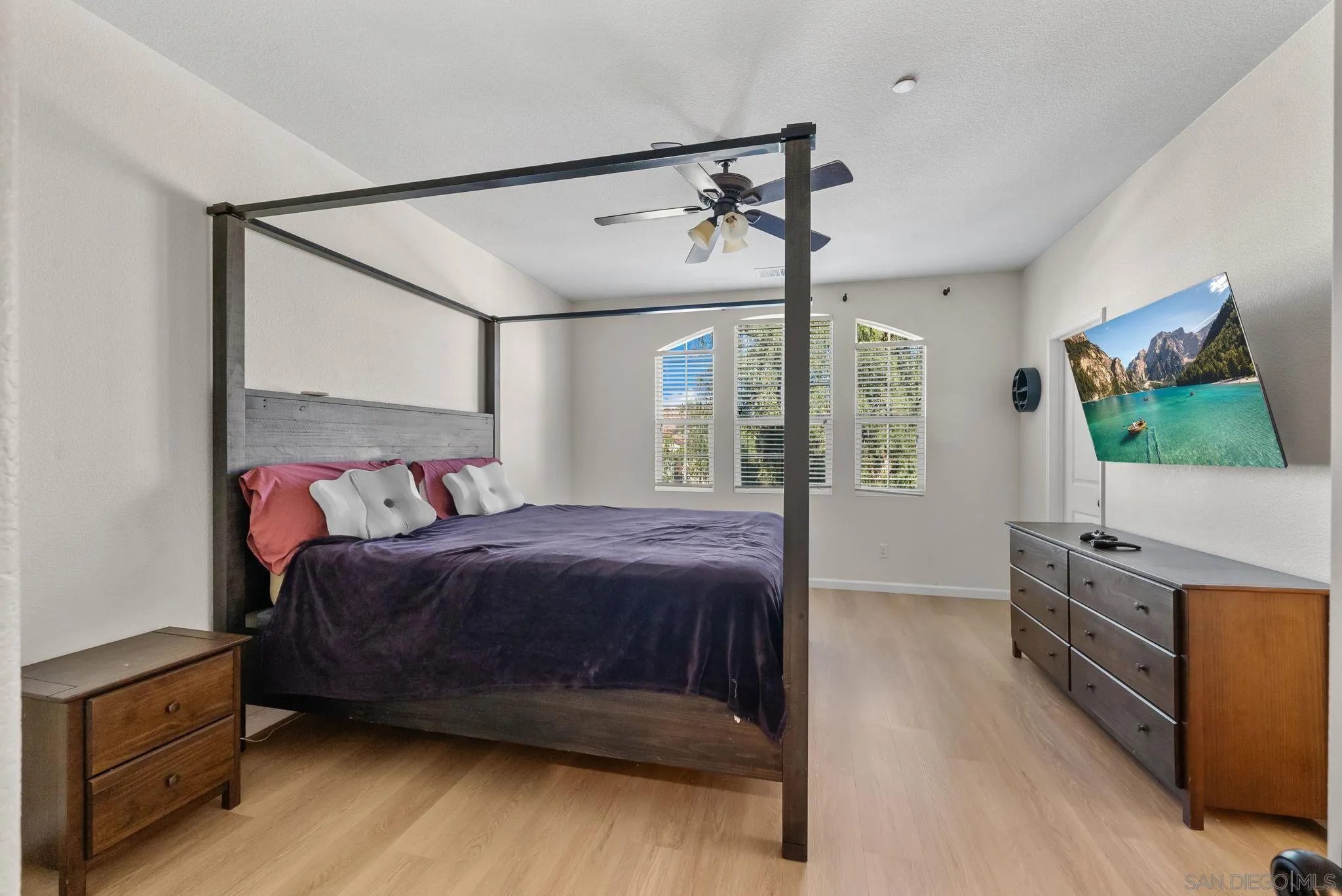 https://cdn.realtyfeed.com/cdn/127/250000005/0da4dbb18cf677cef3d11367d6a4616a.webp