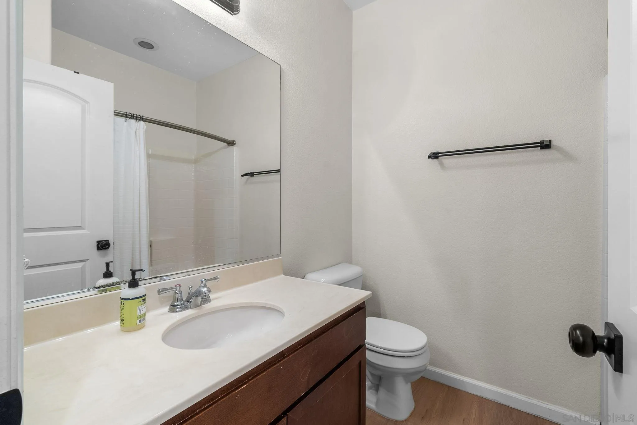 https://cdn.realtyfeed.com/cdn/127/250000005/594904d4f4a57df8d37a21ef2e861cbd.webp