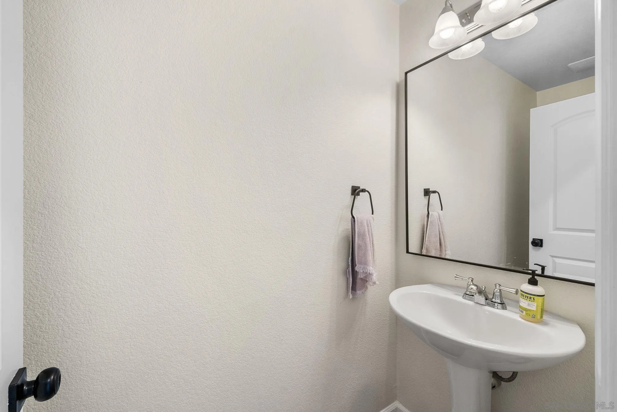 https://cdn.realtyfeed.com/cdn/127/250000005/b23162912ff95a7382c5b8b68b0a4b30.webp