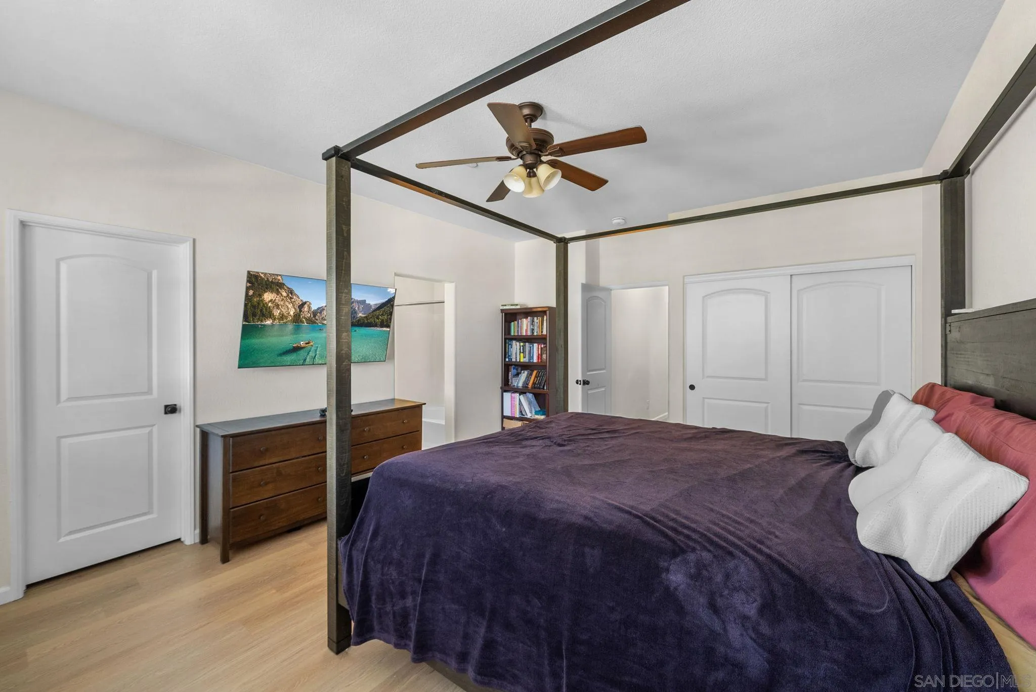 https://cdn.realtyfeed.com/cdn/127/250000005/b98cb353573bad8f4b8562a5450db881.webp