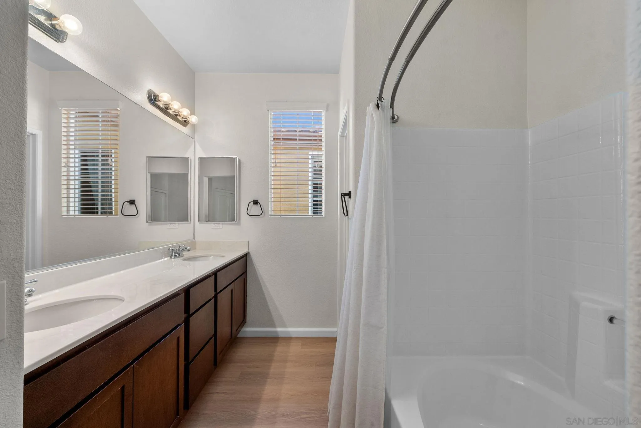 https://cdn.realtyfeed.com/cdn/127/250000005/bf7ae4687fcce5ffad977a224b458c7d.webp