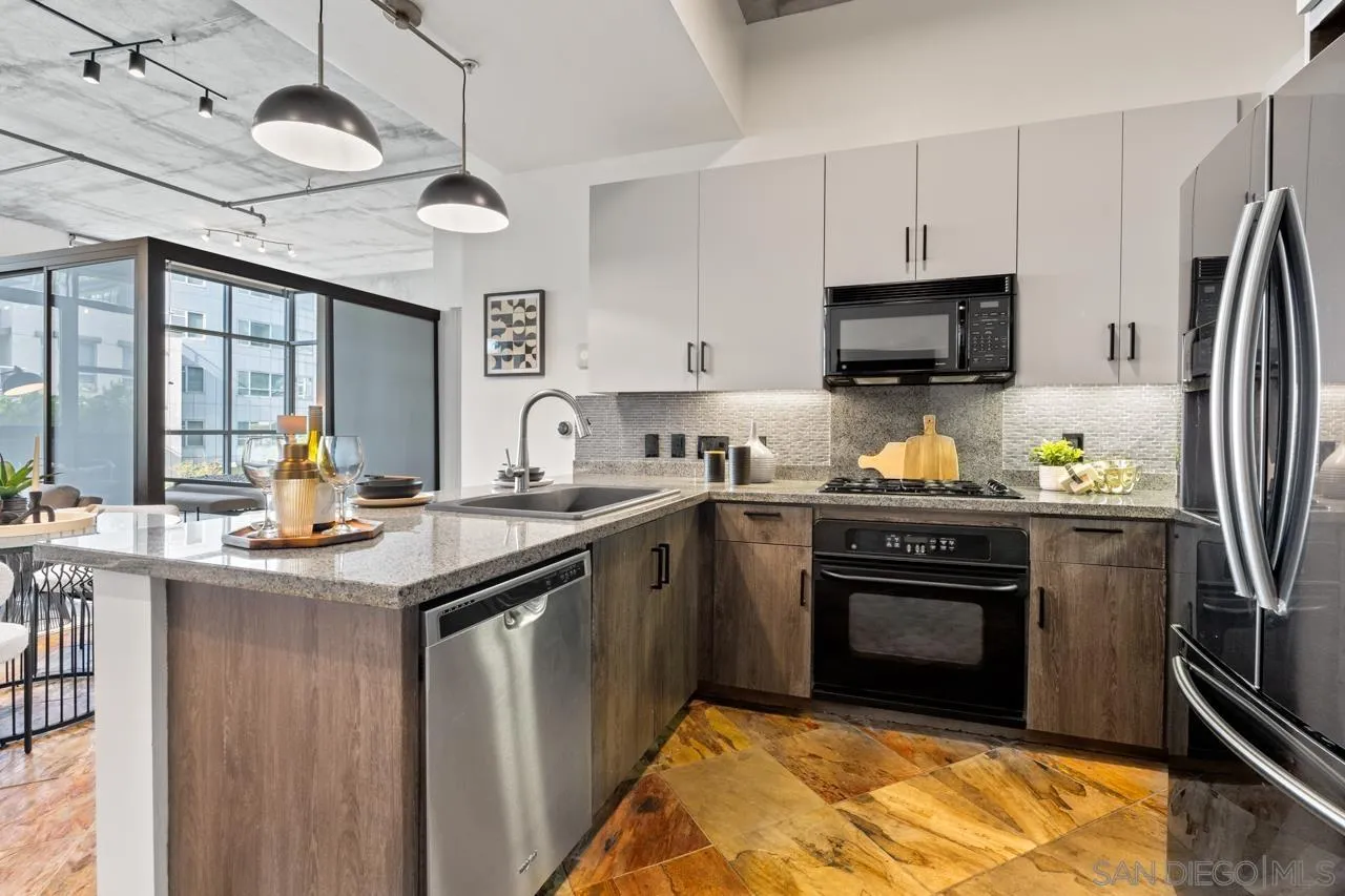 Photo #6: 250000017 Listing 