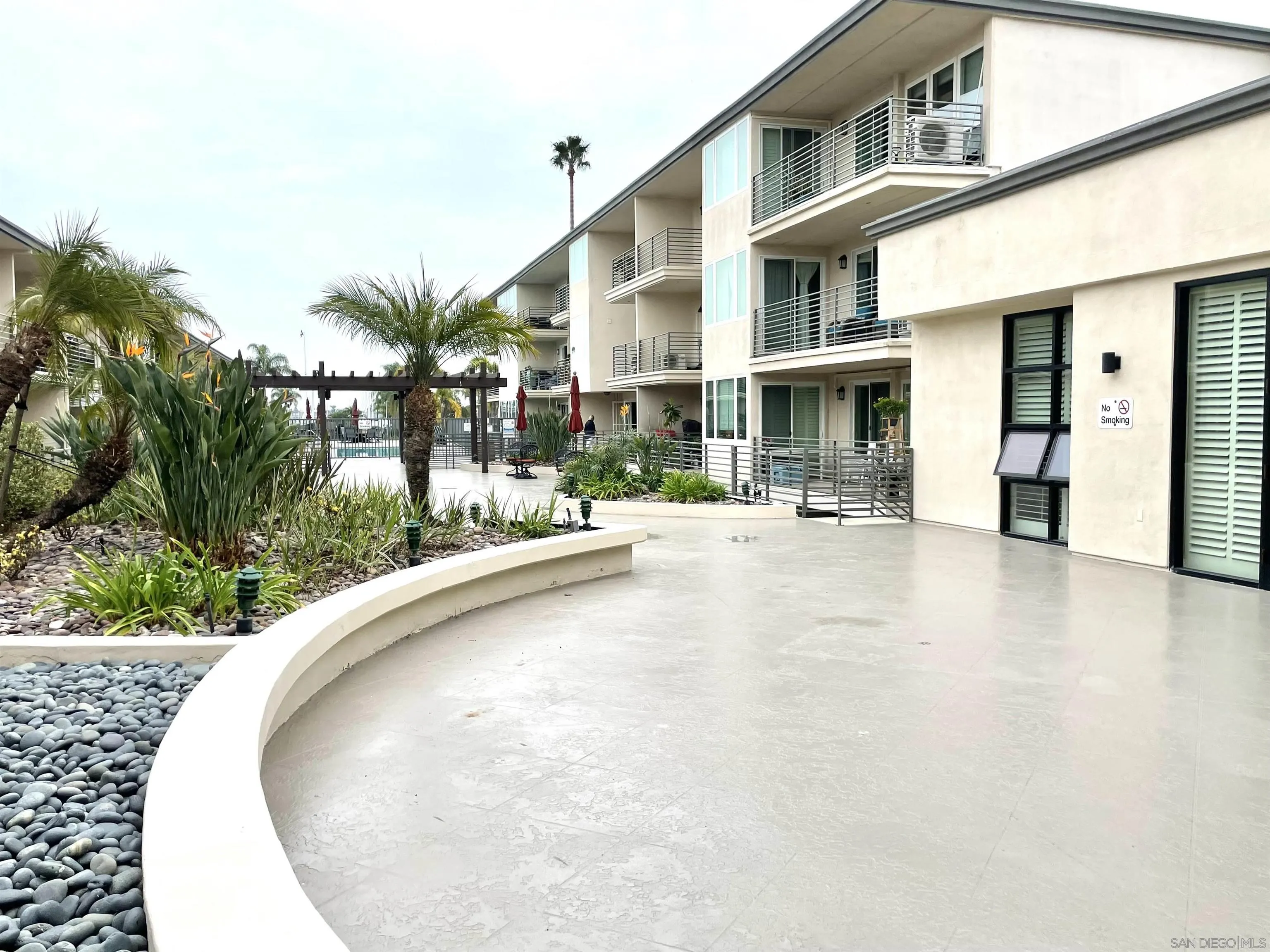 Photo #2: 250000136 Listing 